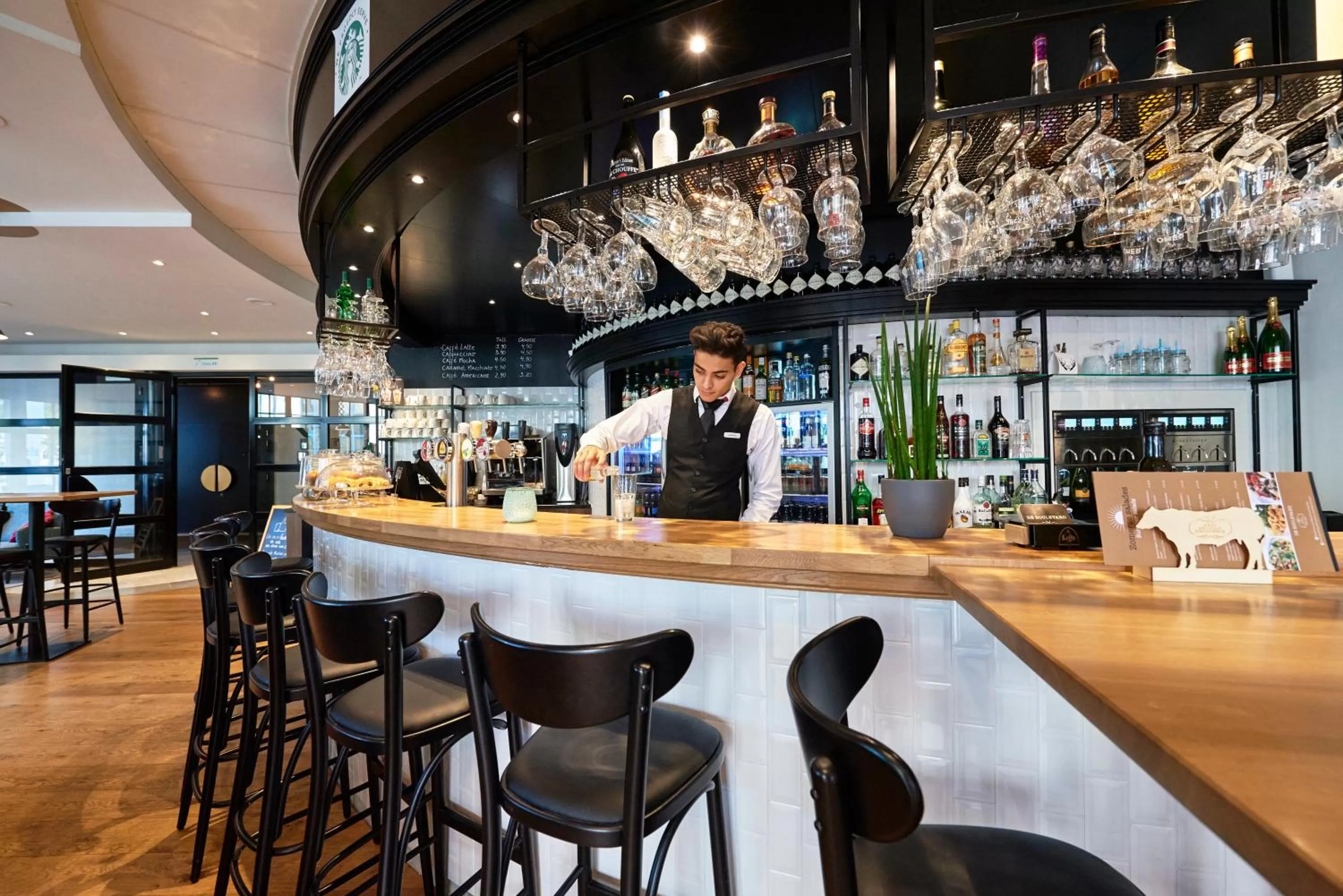 Lounge or bar in Holiday Inn Hasselt by IHG