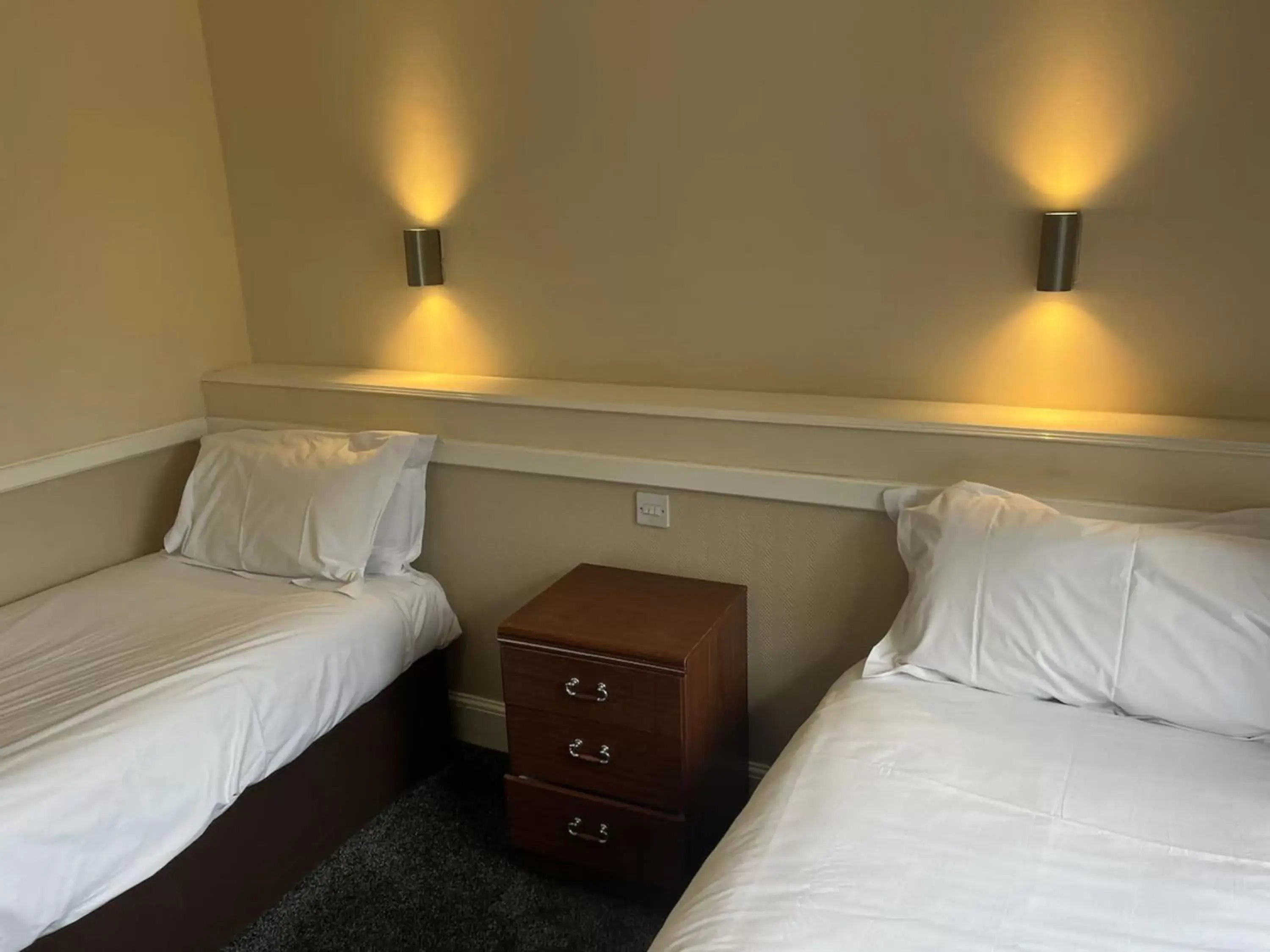 Bedroom, Bed in Hatters Hotel