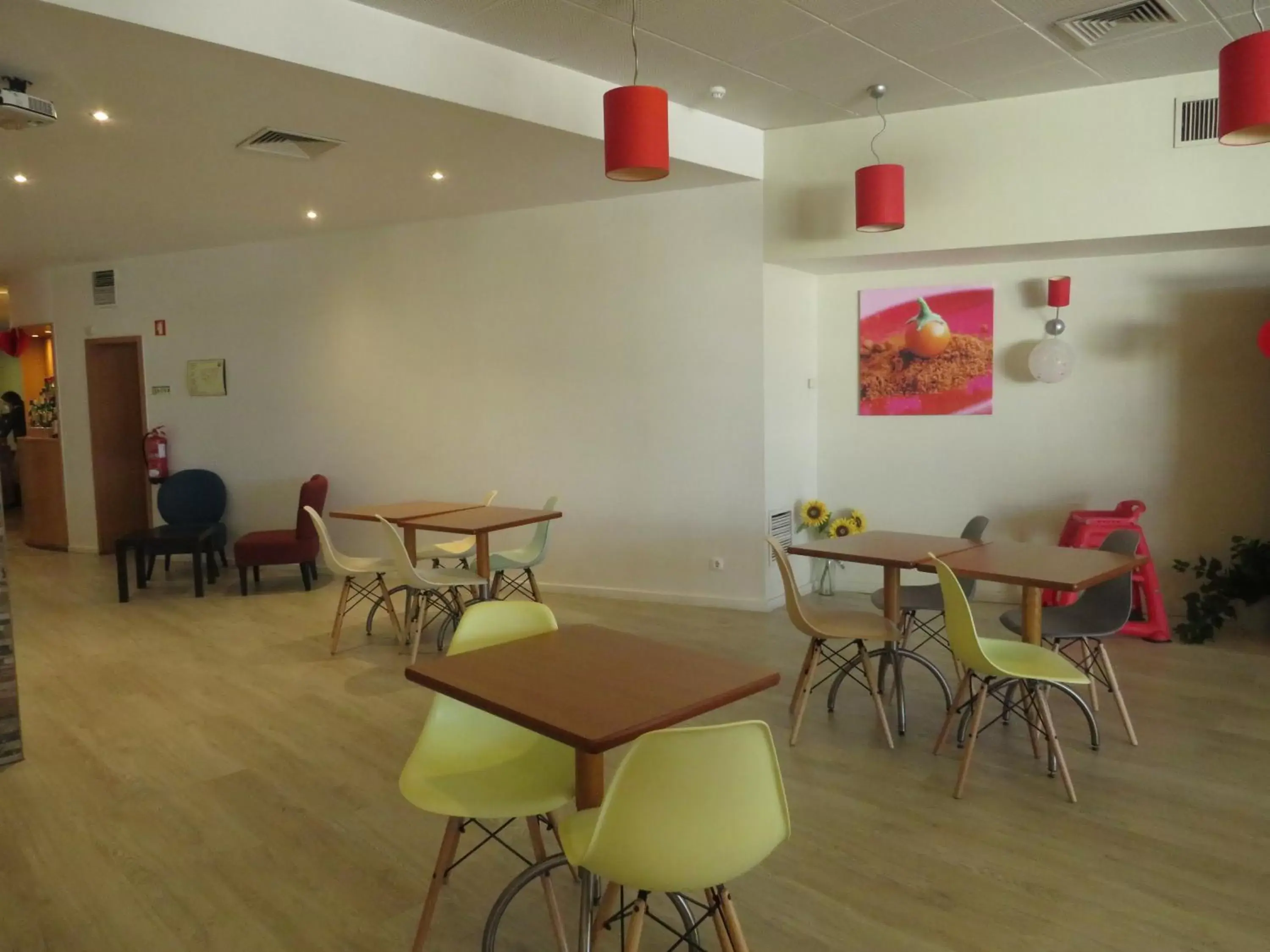 Restaurant/Places to Eat in Hotel ibis Faro Algarve