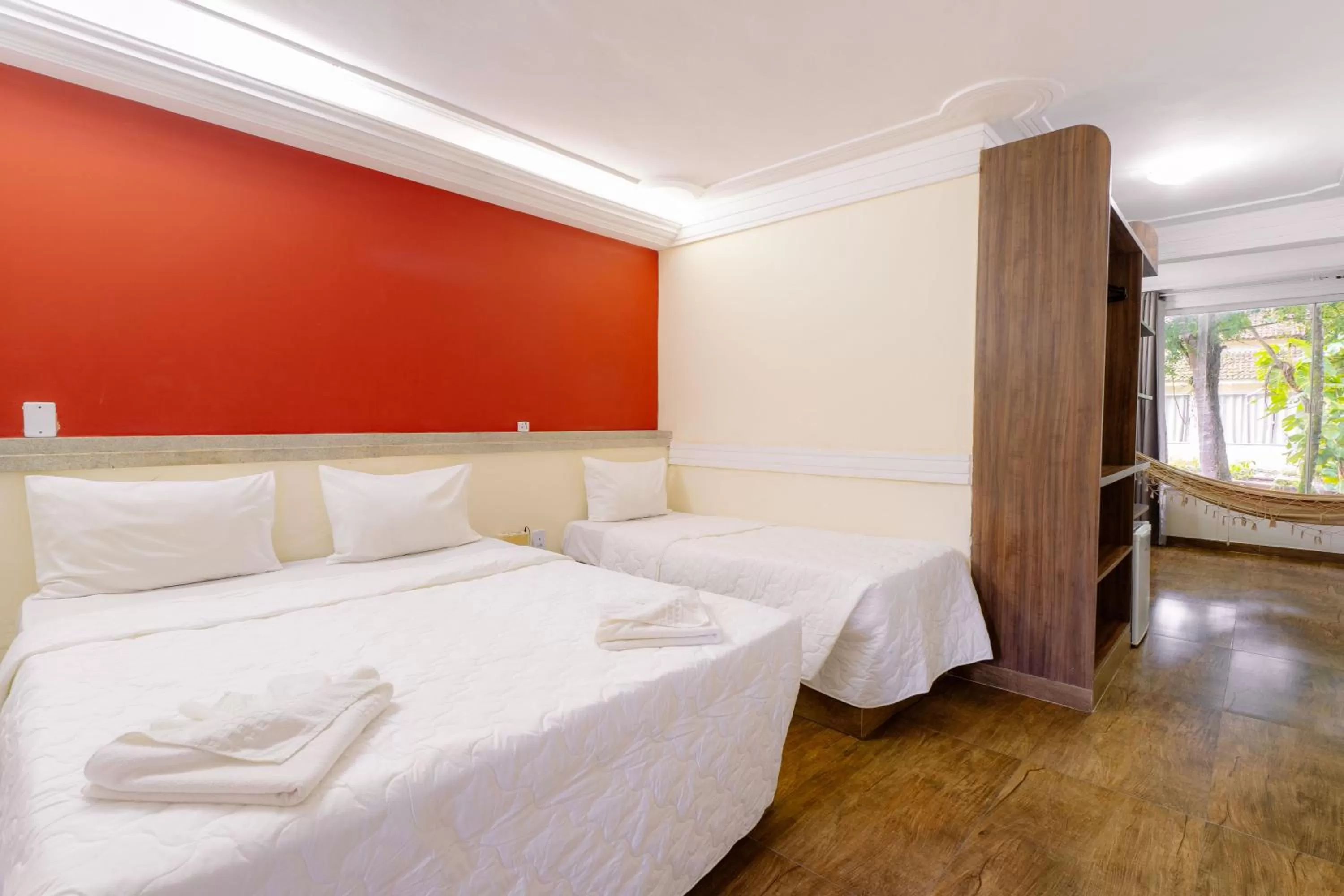 Bedroom, Bed in Floral Inn Family