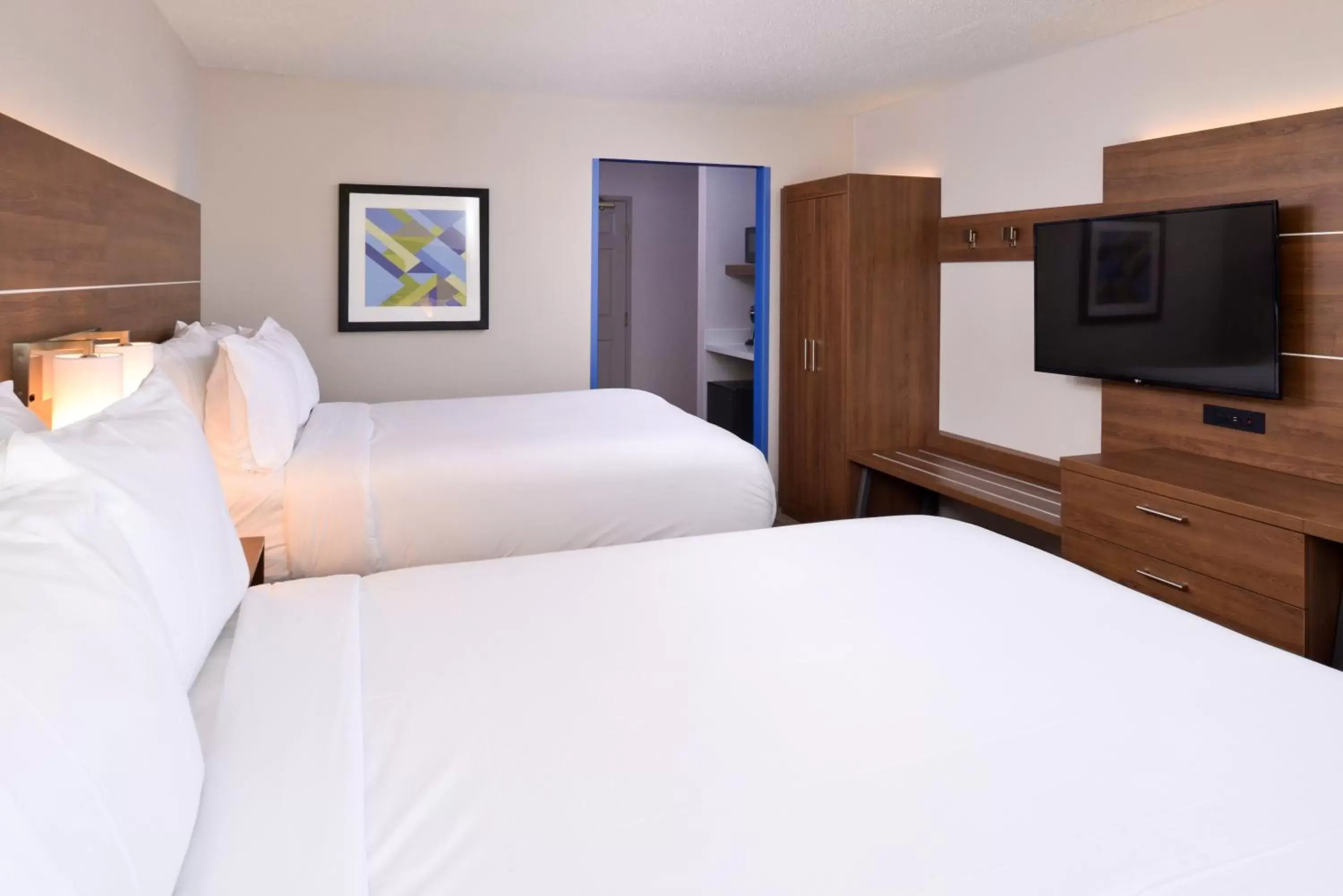 Photo of the whole room, Bed in Holiday Inn Express & Suites - Omaha - 120th and Maple, an IHG Hotel