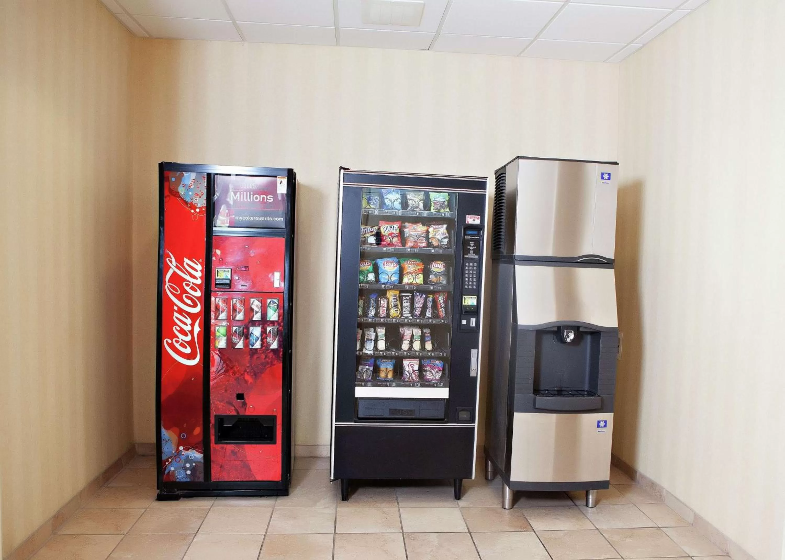 Dining area in Hampton Inn Martin