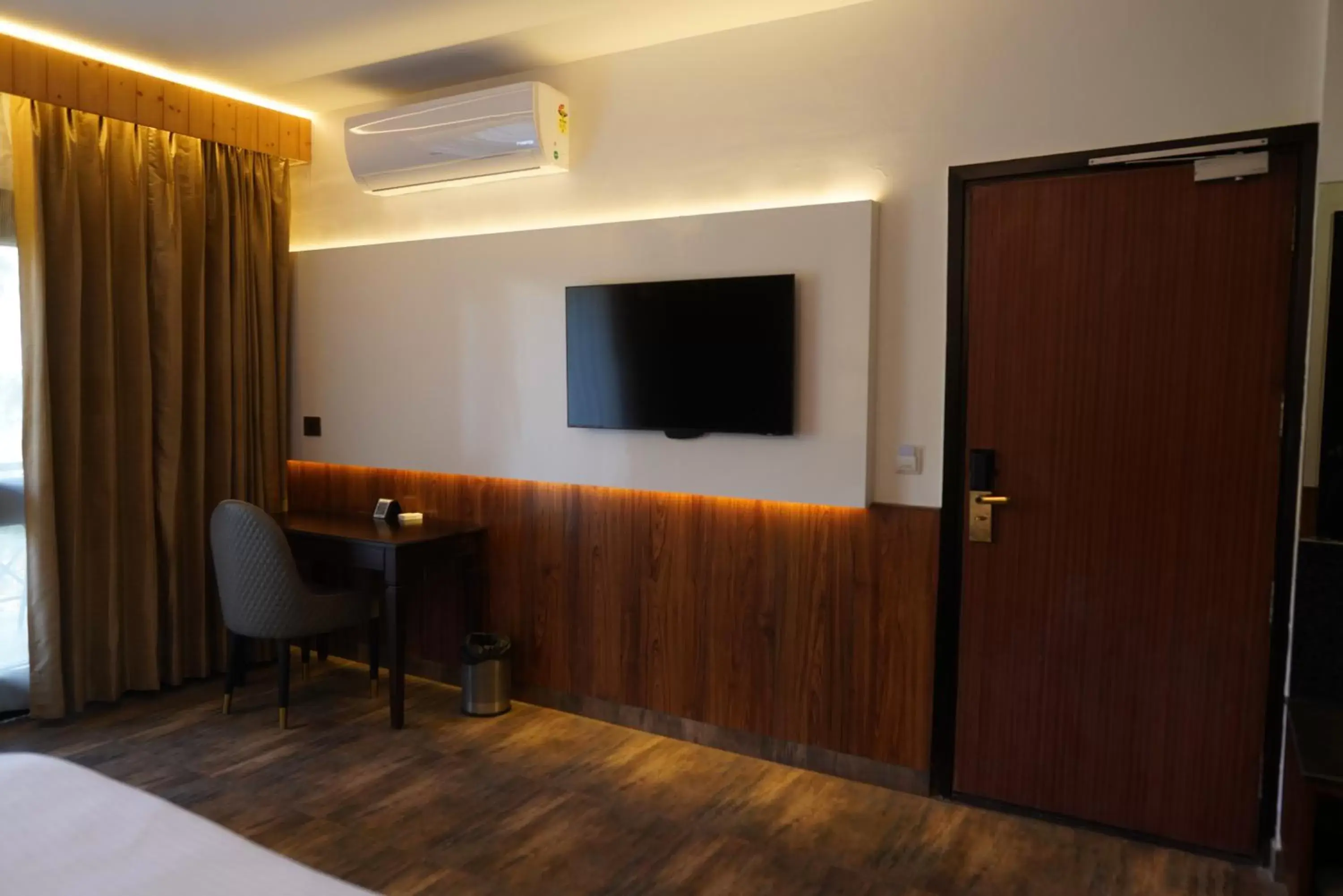 TV and multimedia, TV/Entertainment Center in Kasauli Hills Resort