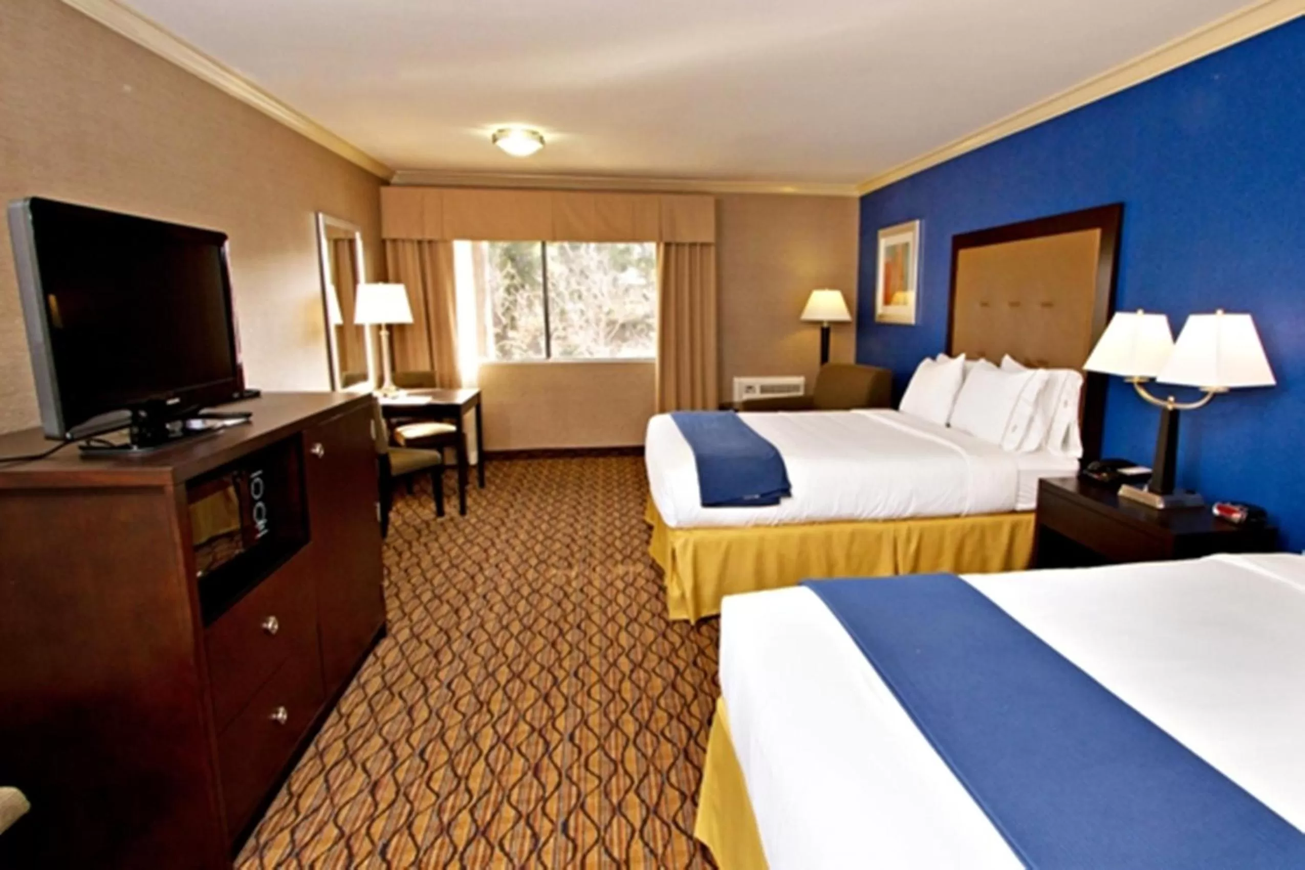 Photo of the whole room, Bed in Holiday Inn Express Port Hueneme by IHG