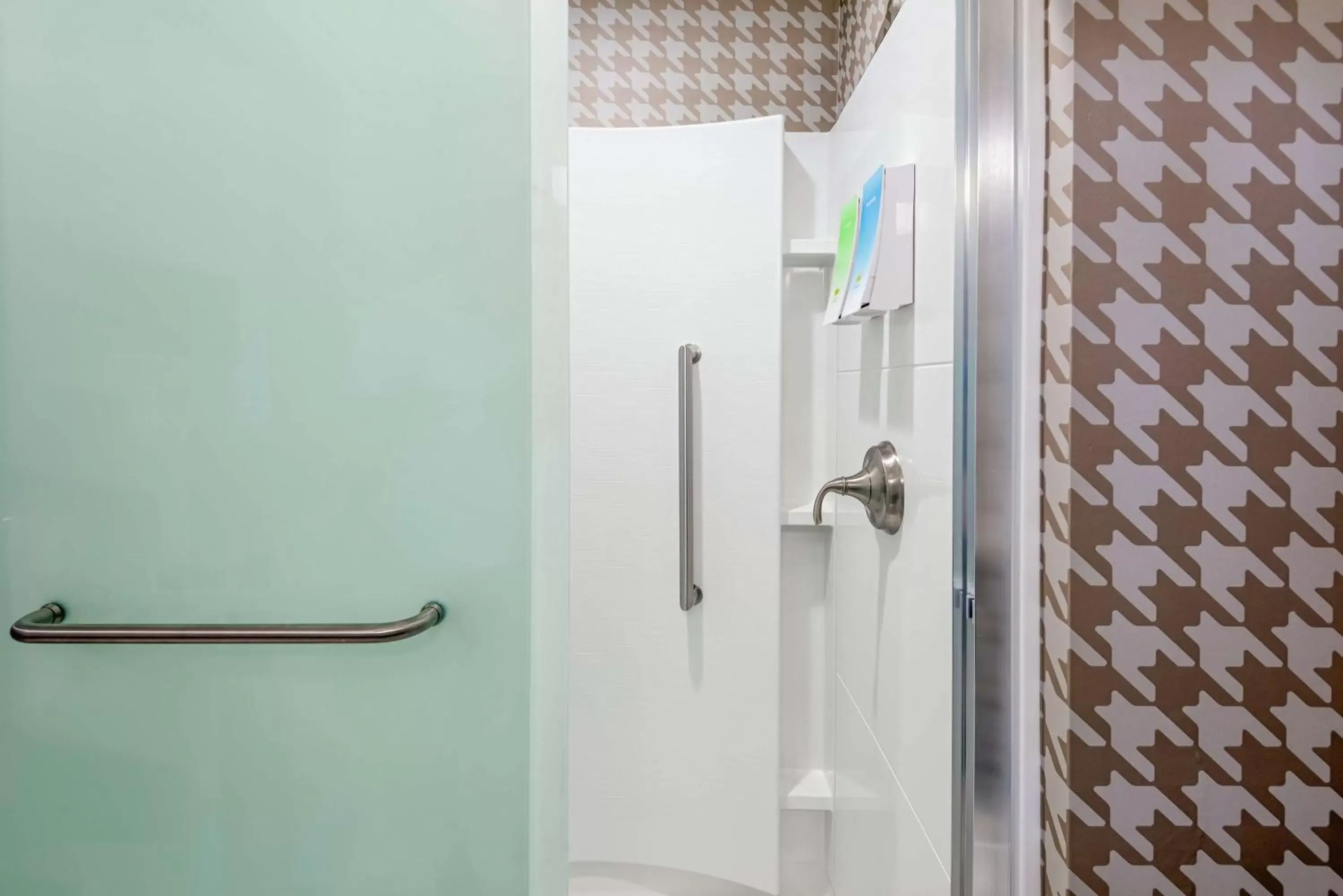 Bathroom in Home2 Suites By Hilton Orlando Near UCF