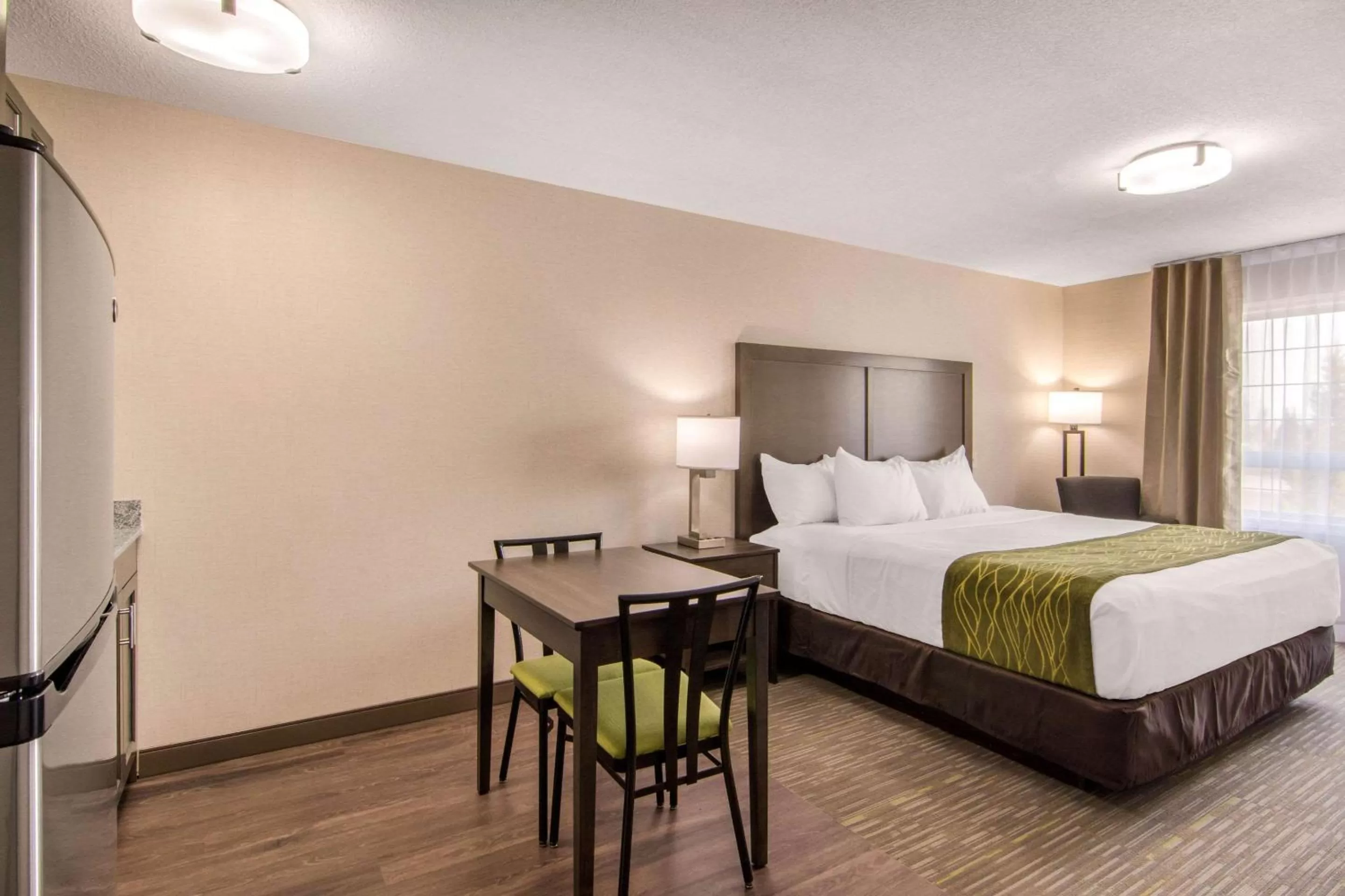 Photo of the whole room, Bed in Comfort Inn & Suites