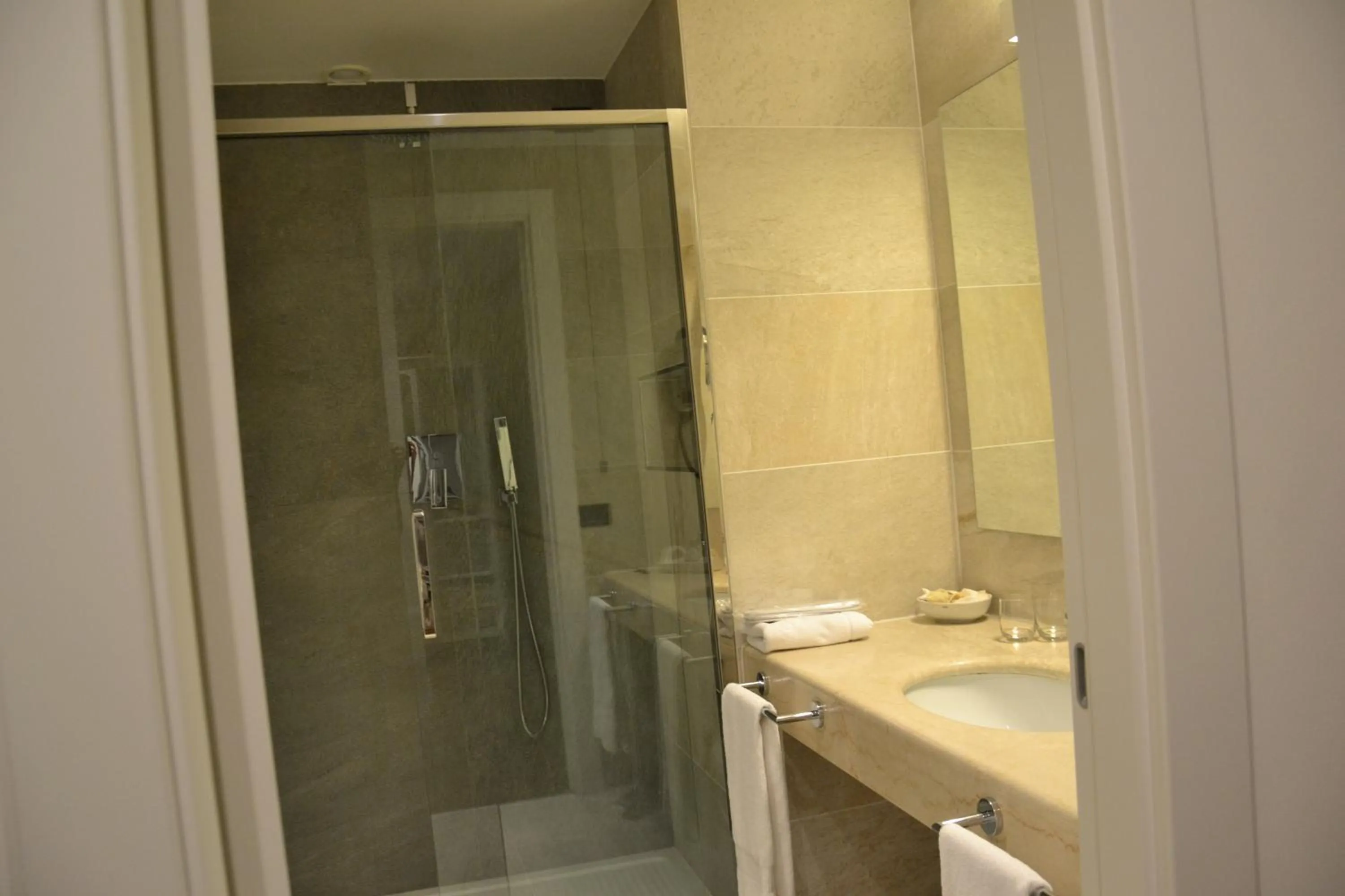 Shower in Hotel Mamiani & Relaxing Spa Urbino