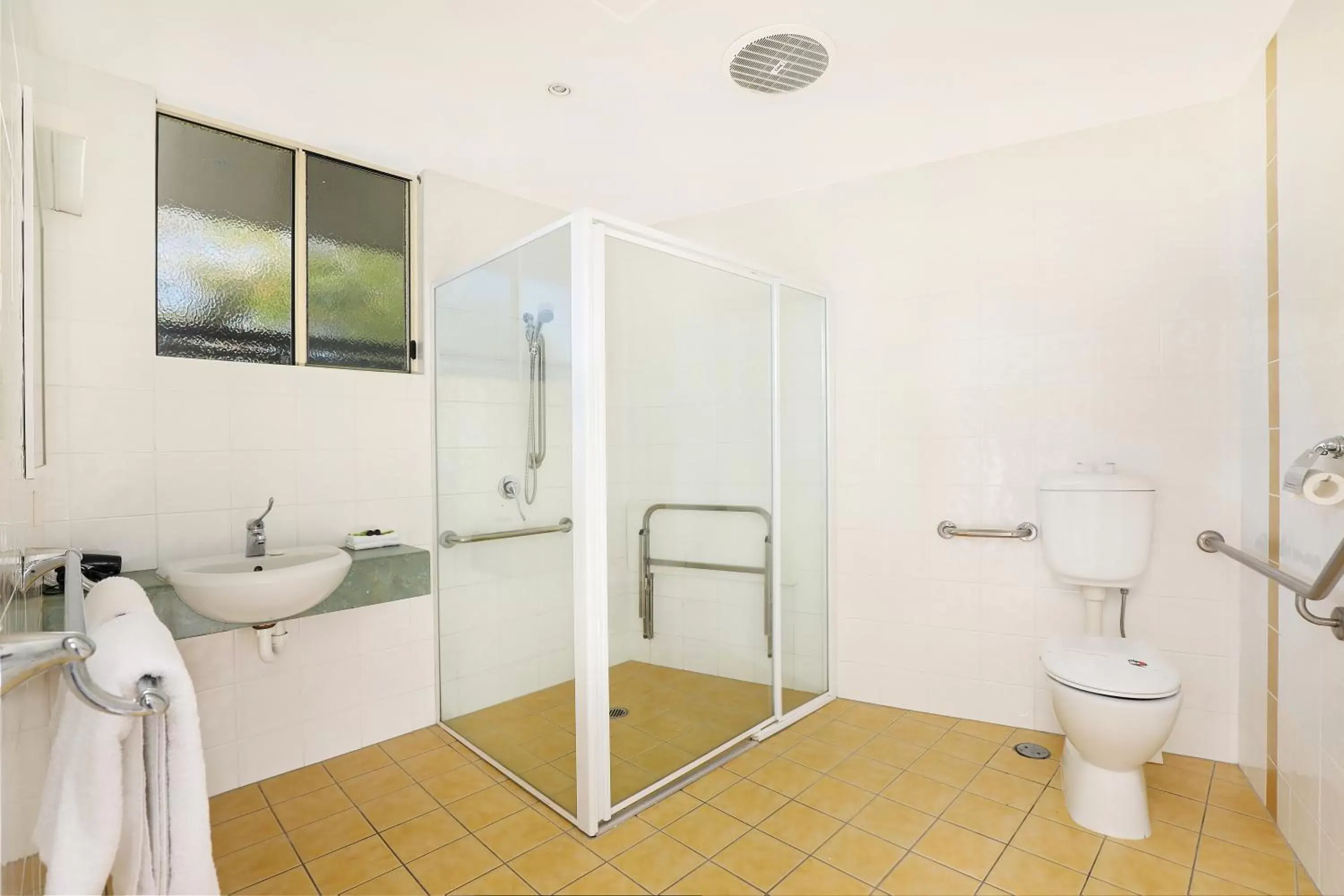 Shower, Bathroom in Caboolture Riverlakes Boutique Motel