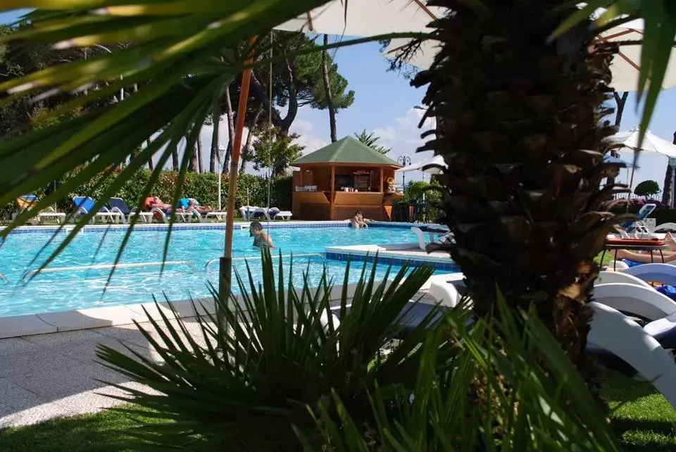 Swimming Pool in Platani Hotel
