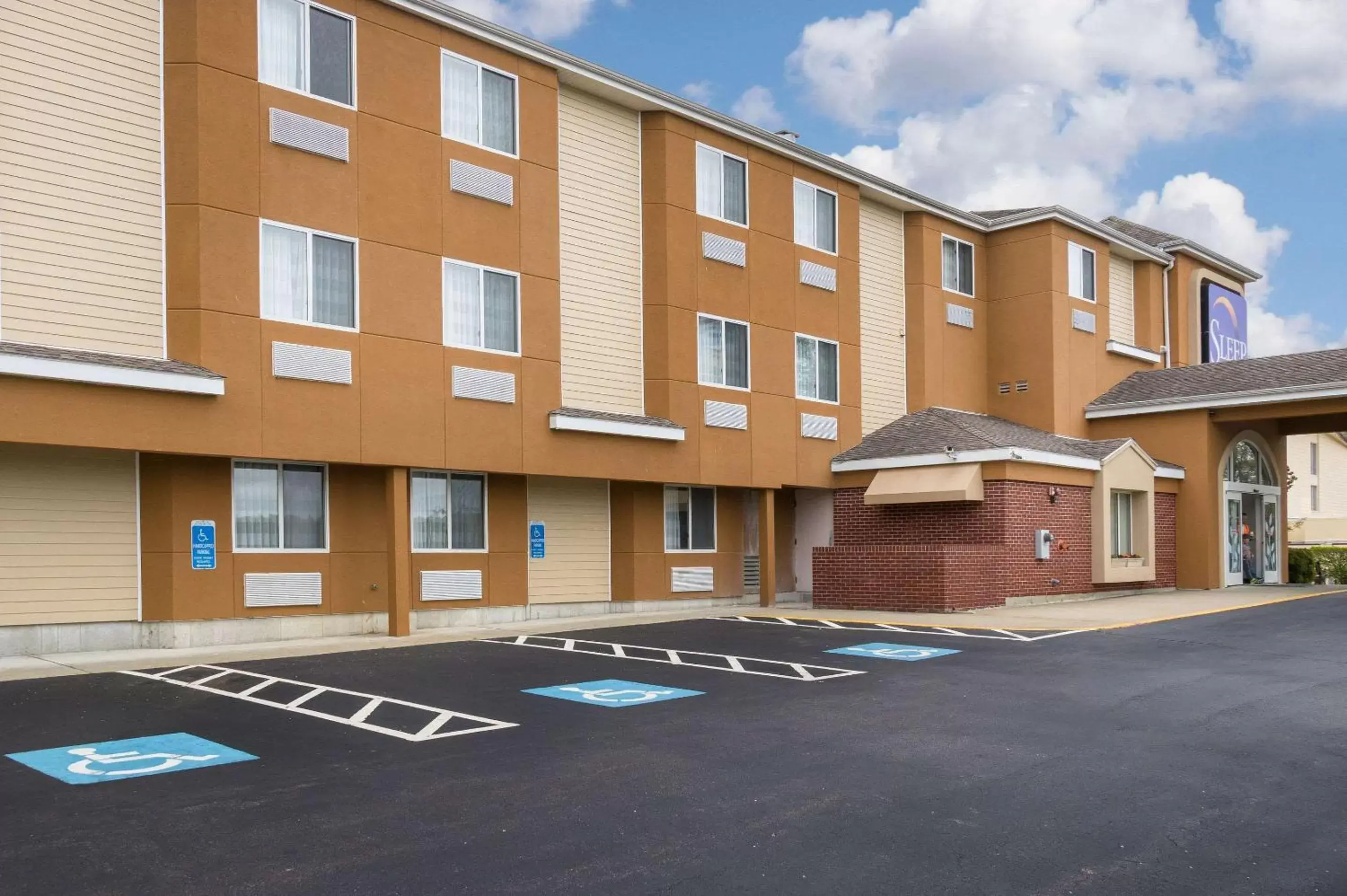 Property Building in Sleep Inn & Suites Niantic