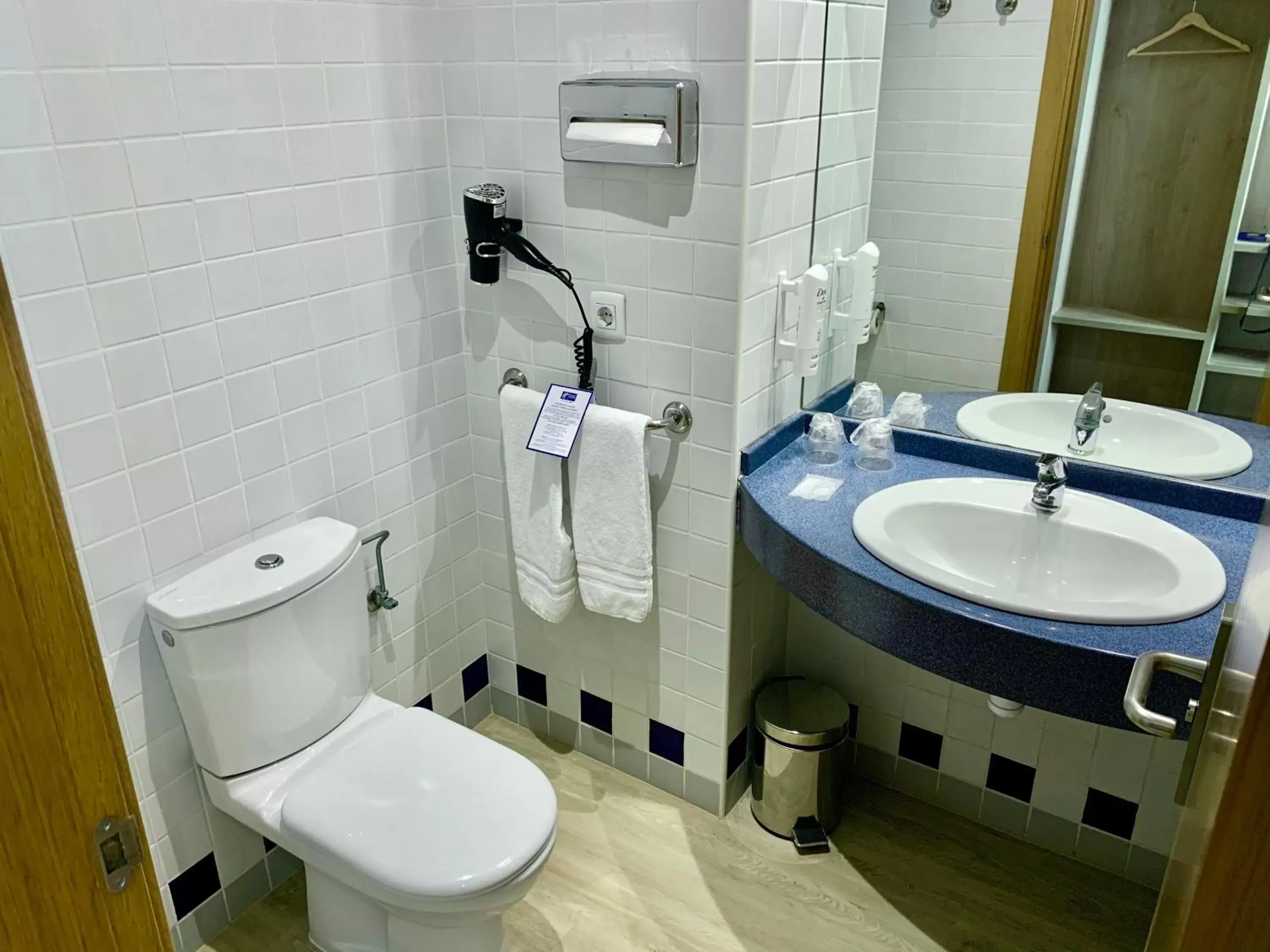 Bathroom in Holiday Inn Express Ciudad de las Ciencias, an IHG Hotel