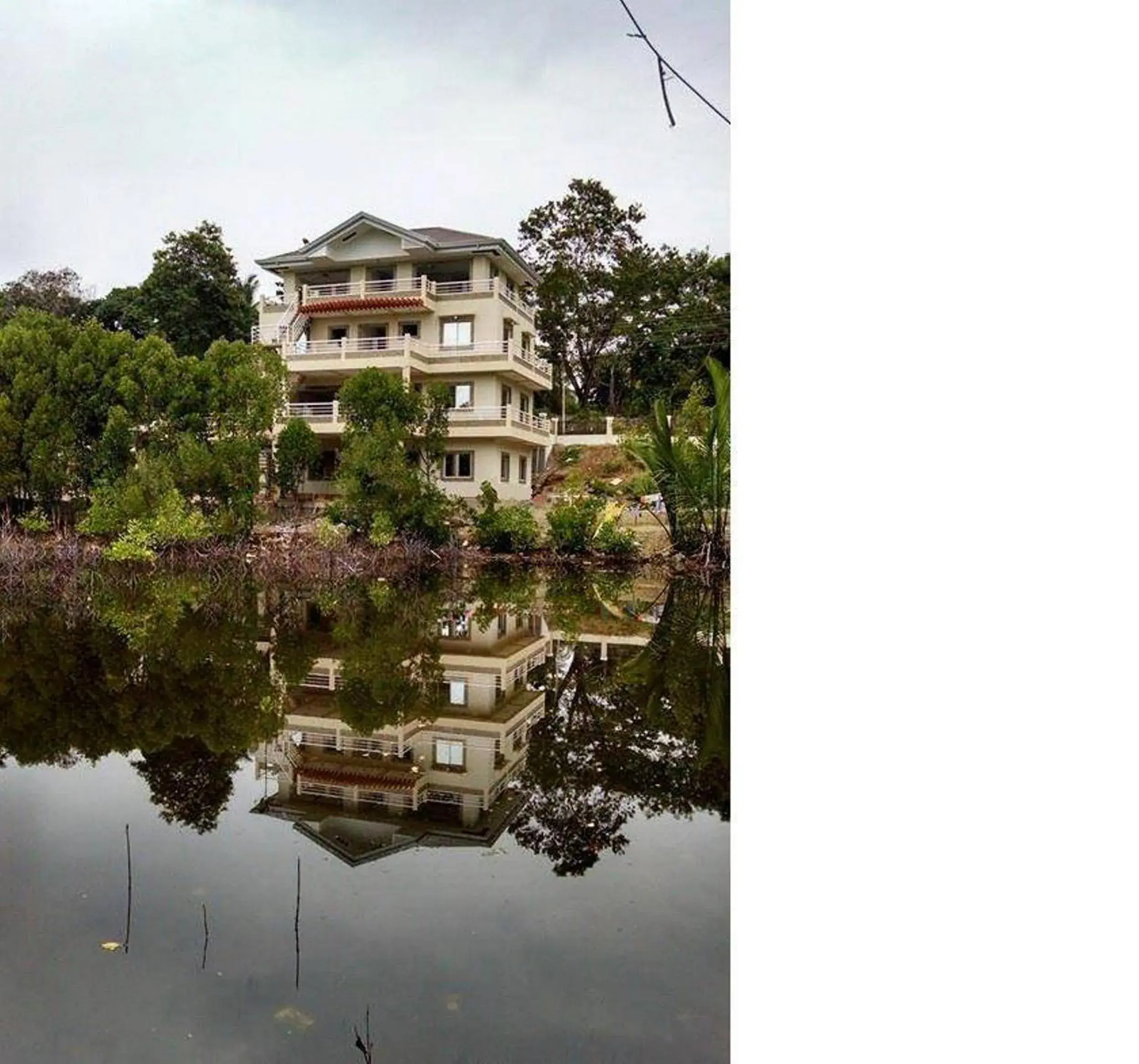 Property Building in Villa de Sierra Vista Bay and Mountain View Inn