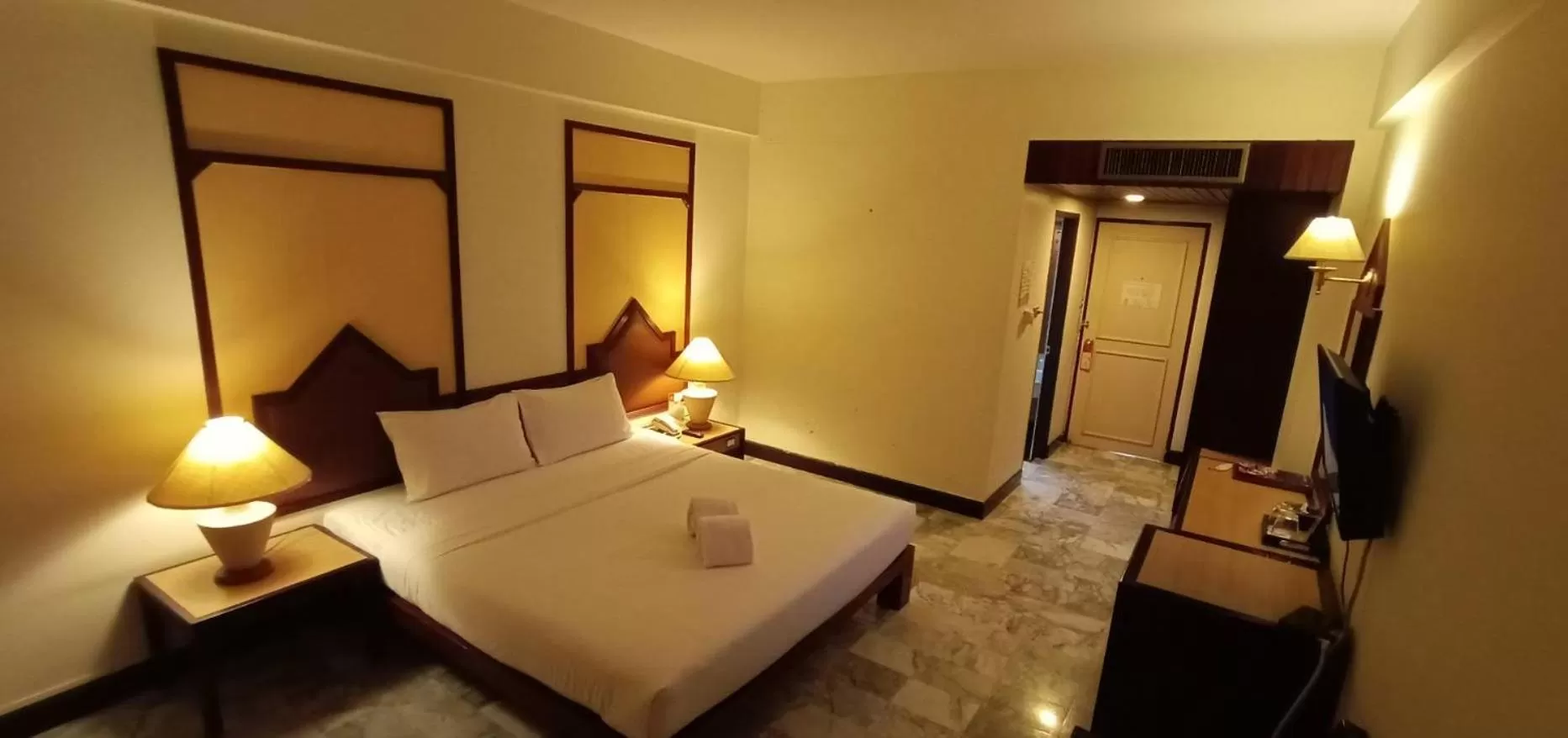 Bed in Seeharaj Hotel