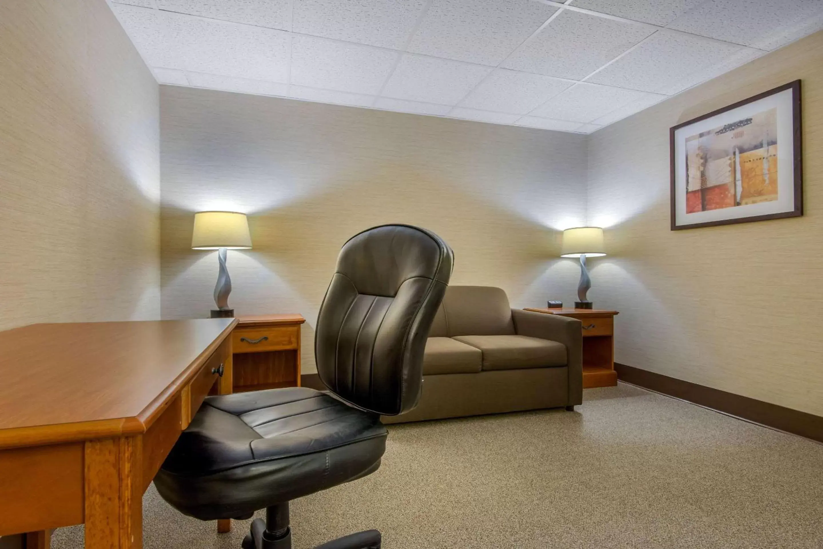 Photo of the whole room, Seating Area in Quality Inn & Suites Mansfield