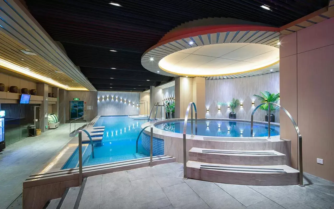Hot Spring Bath, Swimming Pool in Zhuhai Palm Spring Hotel