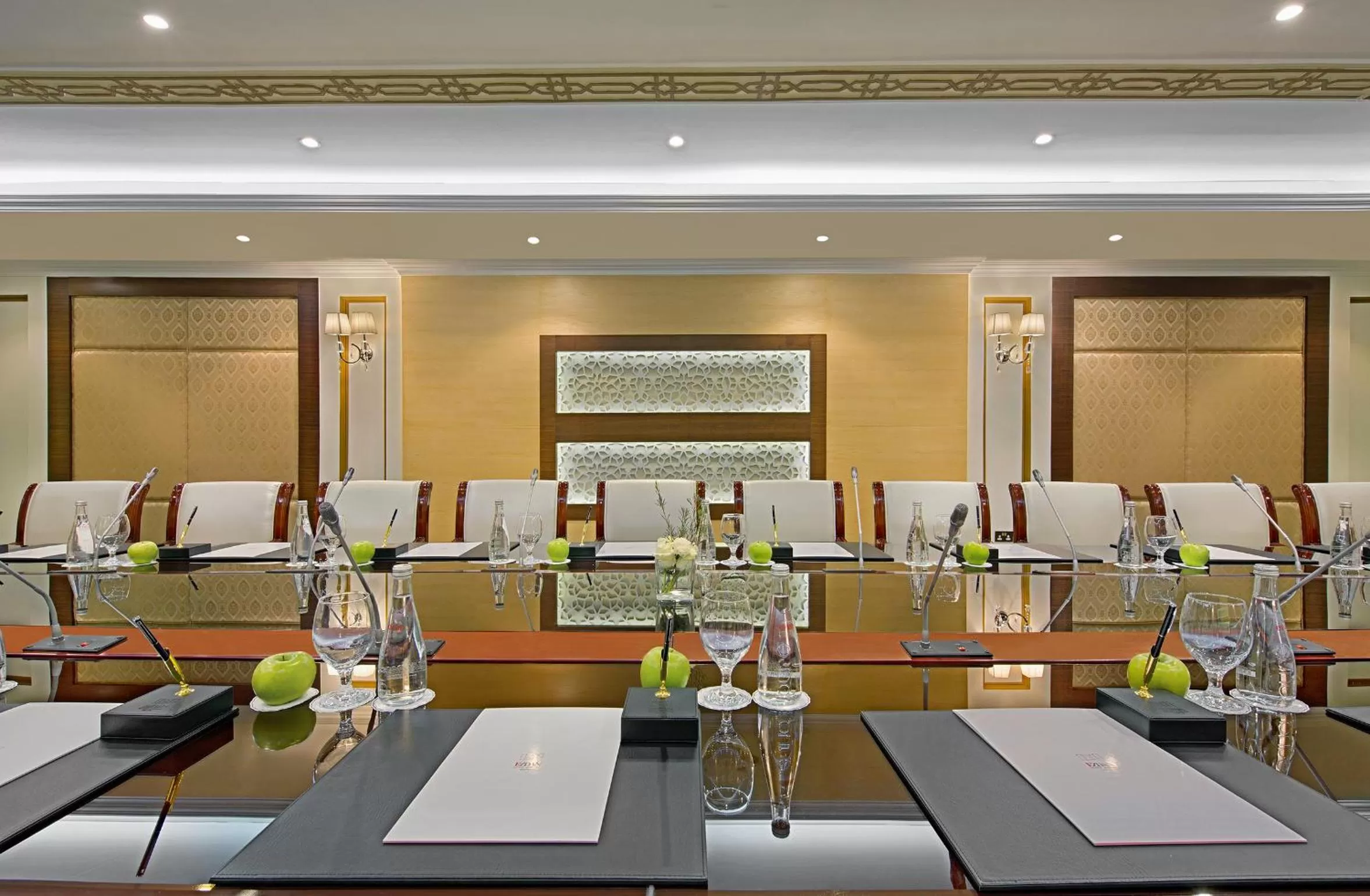 Business facilities in Ezdan Hotel West Bay