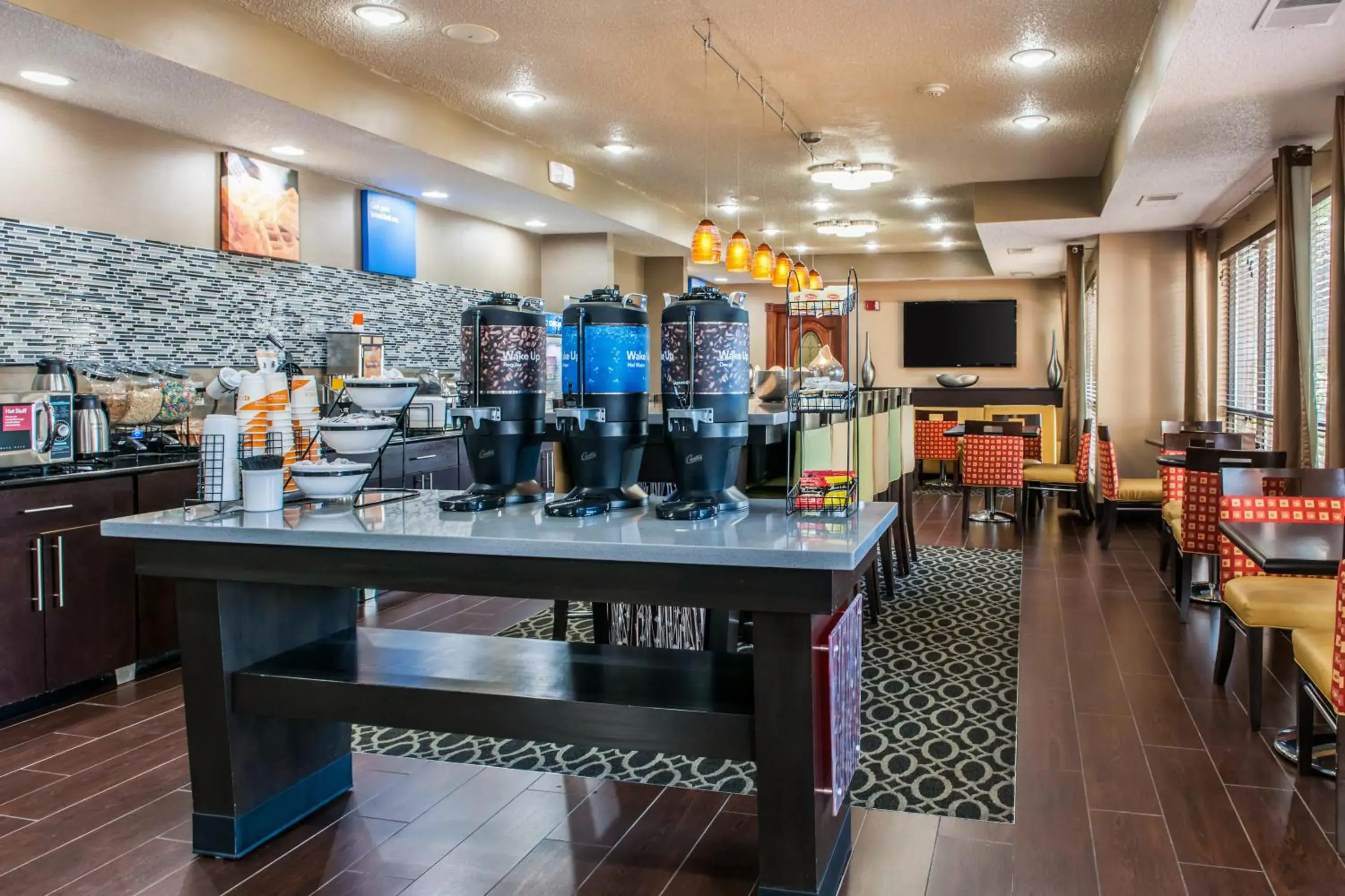 Coffee/tea facilities, Restaurant/Places to Eat in Comfort Inn Blue Ash North