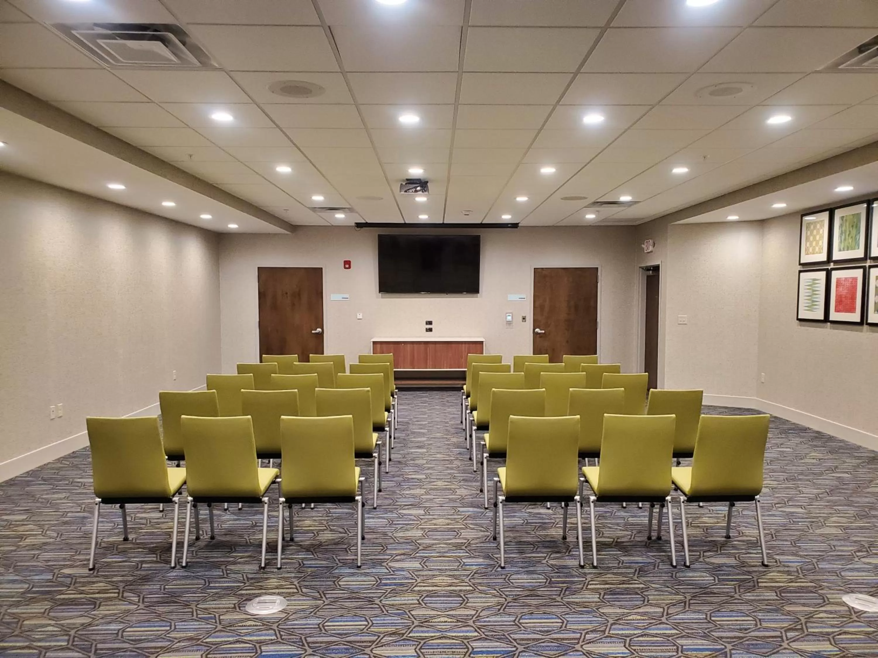 Meeting/conference room in Holiday Inn Express & Suites Sandusky by IHG