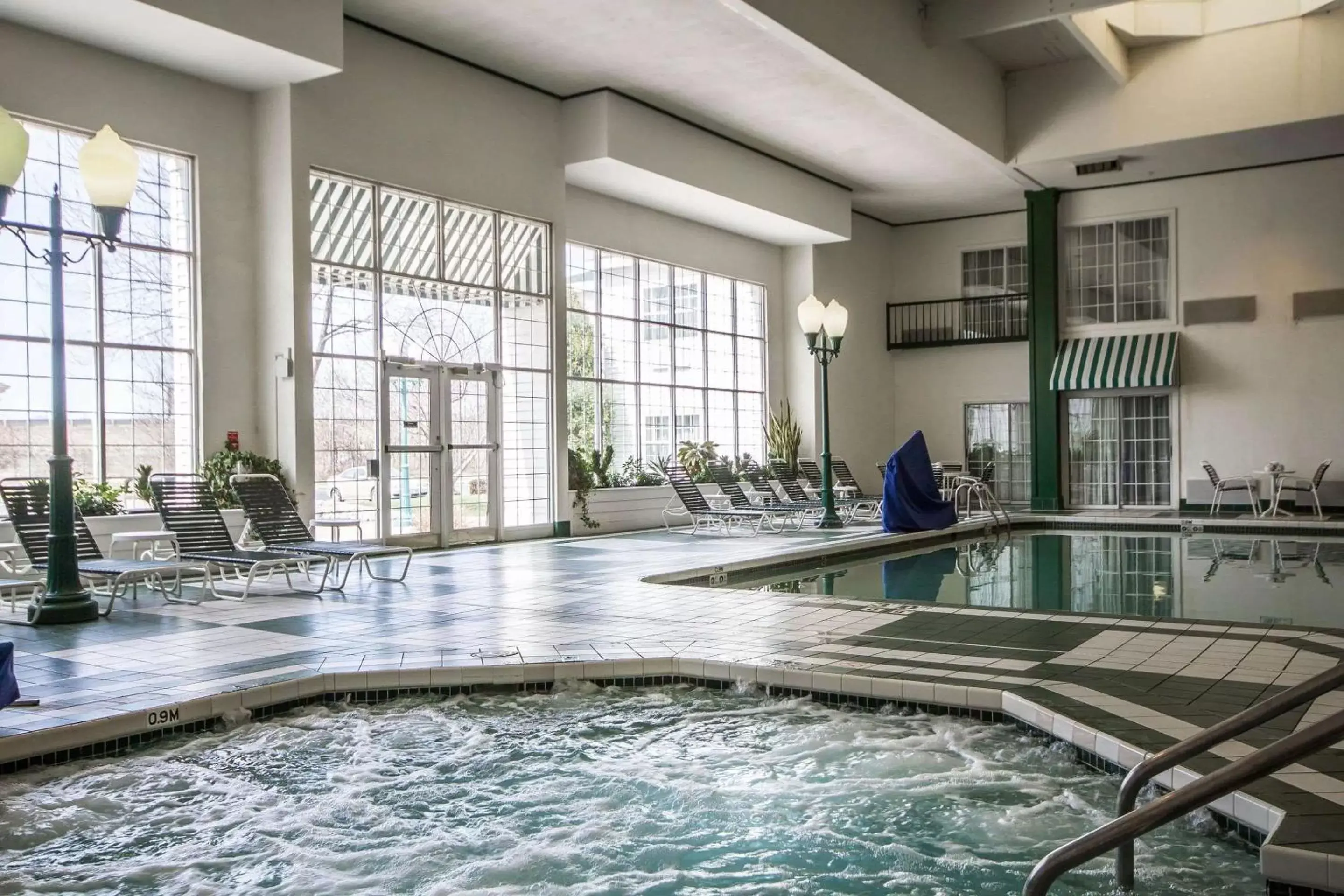 Swimming Pool in Comfort Suites Appleton Airport