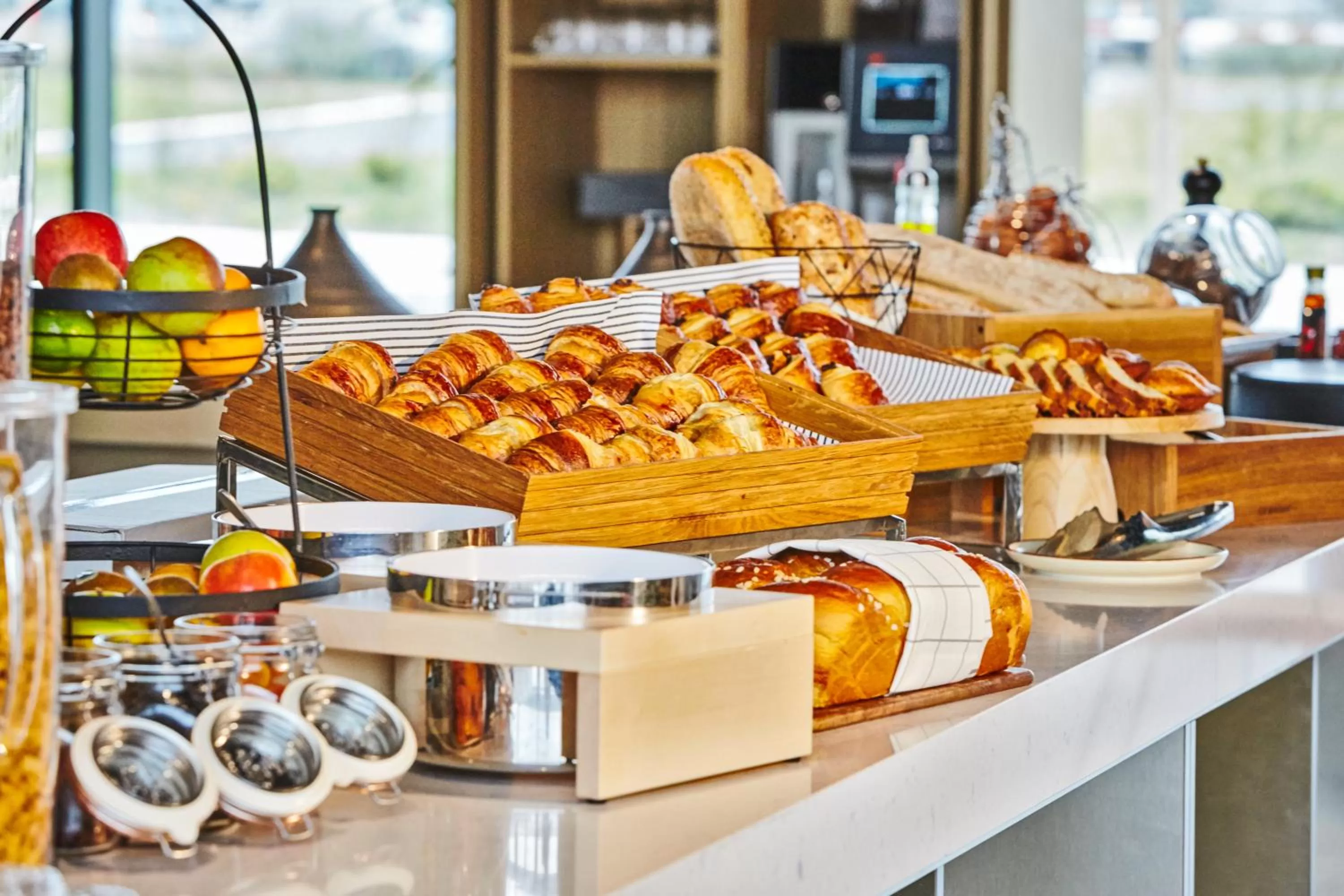 Food and drinks in Mercure Paris Orly Airport