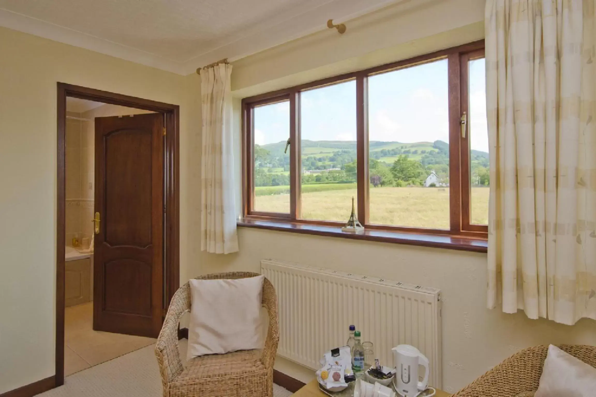 Bedroom, Seating Area in Tall Trees