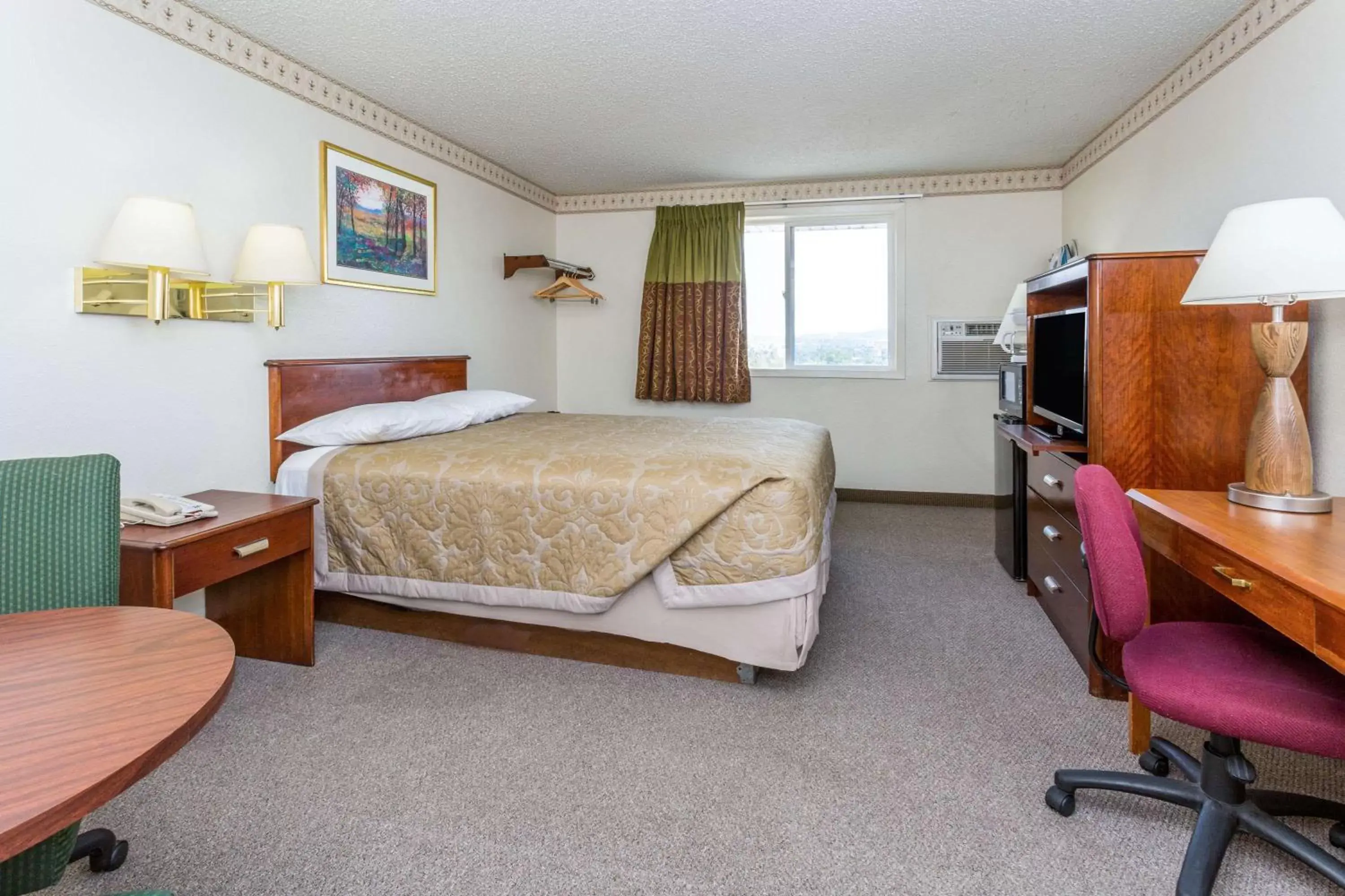 Photo of the whole room in Super 8 by Wyndham Colorado Springs/Chestnut Street