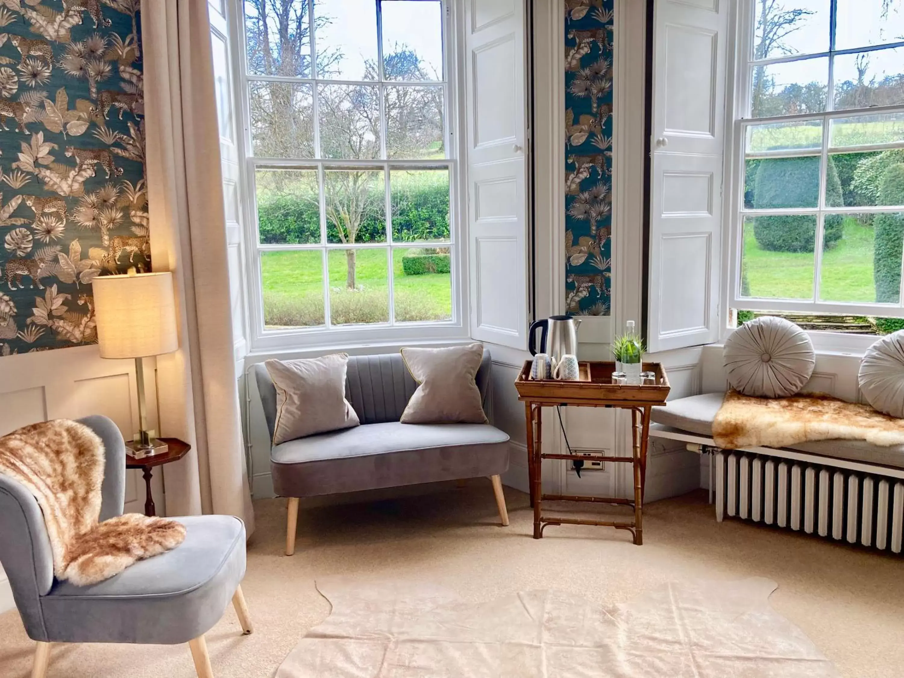 Bedroom, Seating Area in Burleigh Court Hotel