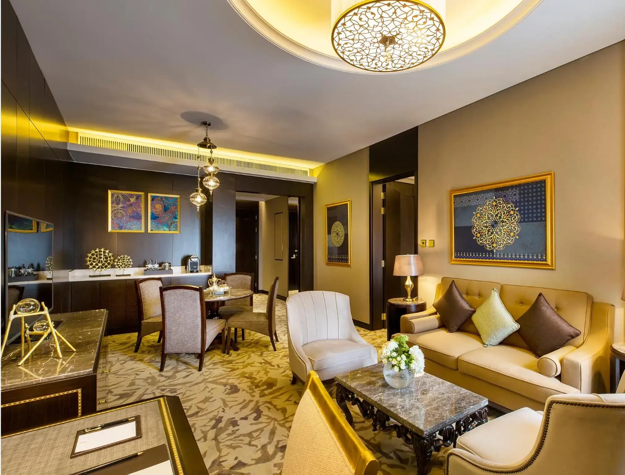 Living room in Ezdan Palace Hotel