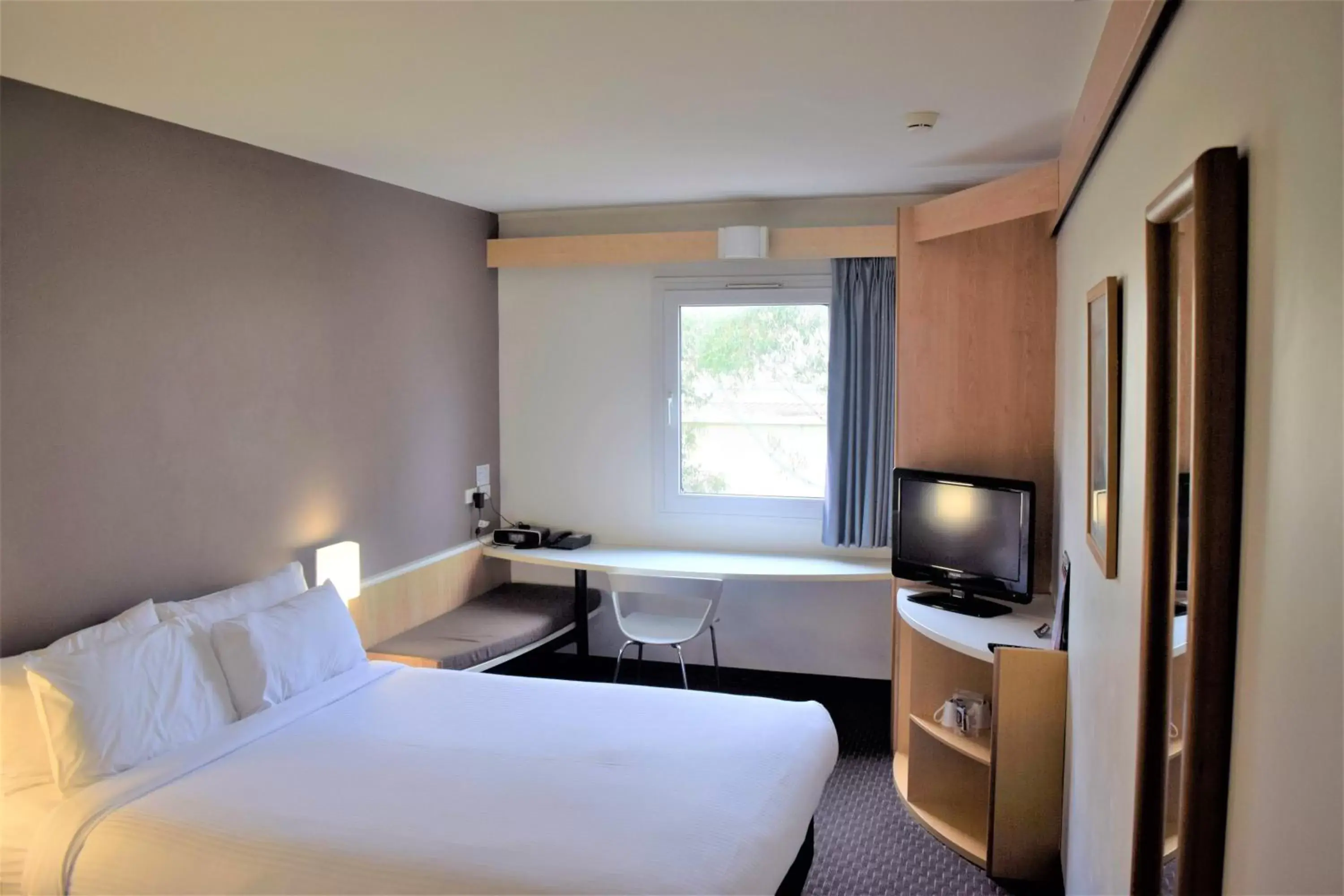 Coffee/tea facilities, Bed in ibis Thornleigh