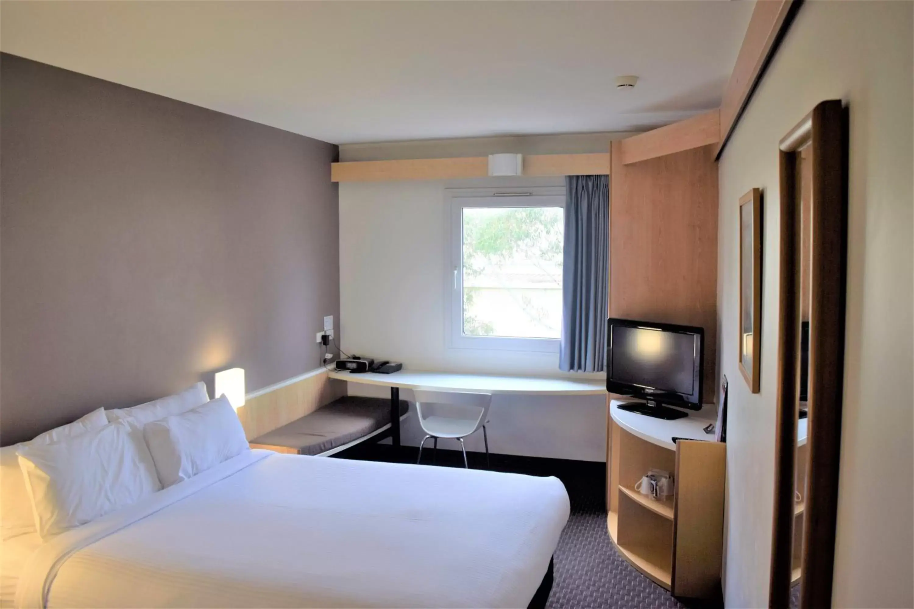 Coffee/tea facilities, Bed in ibis Thornleigh Coffee/tea facilities, Bed in ibis Thornleigh