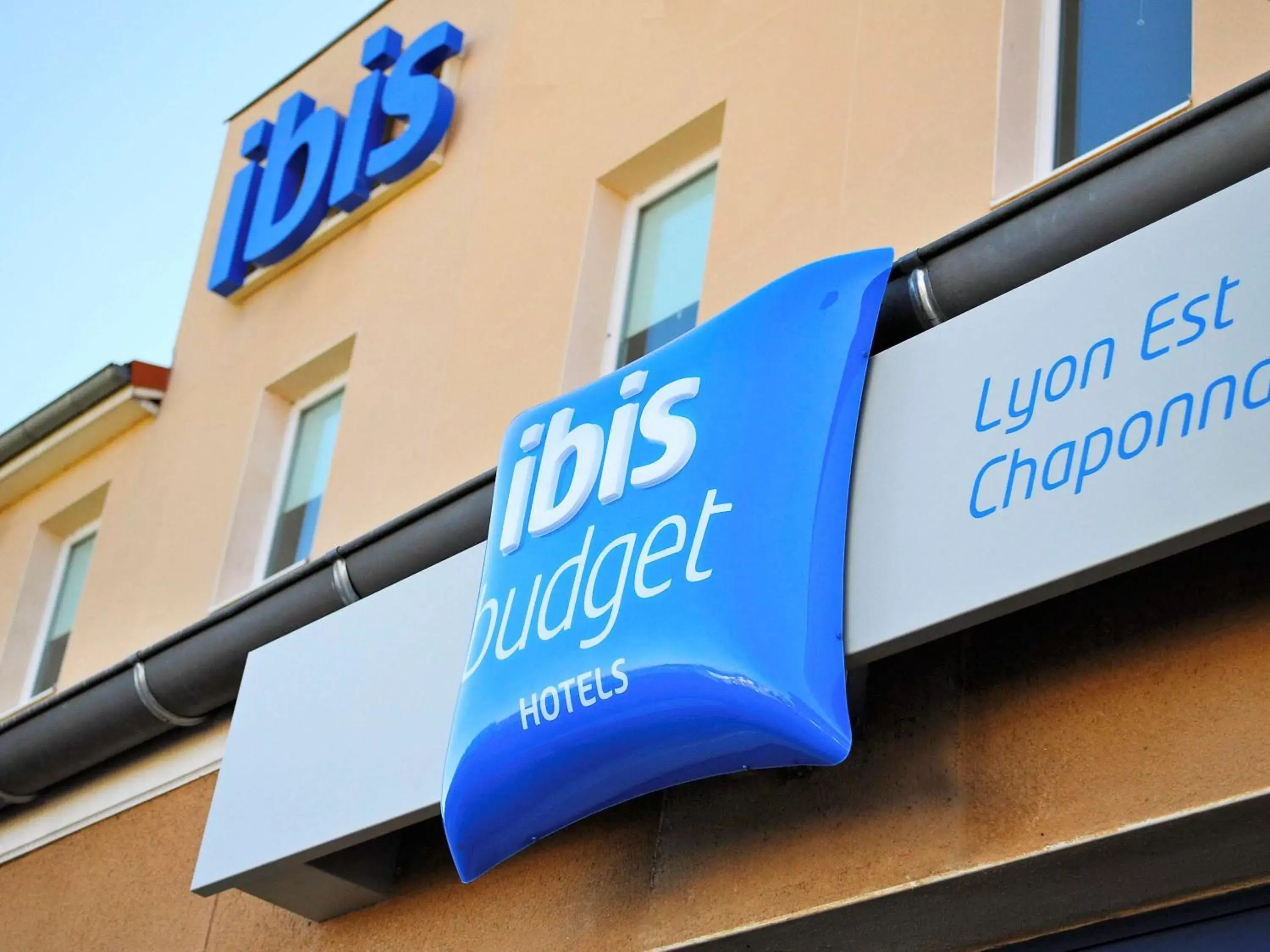Property building, Property Logo/Sign in ibis budget Lyon Est Chaponnay