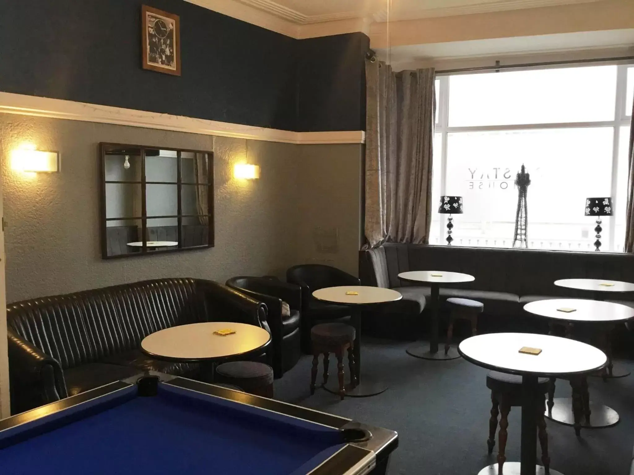 Lounge or bar, Billiards in Shore Stay Guest House