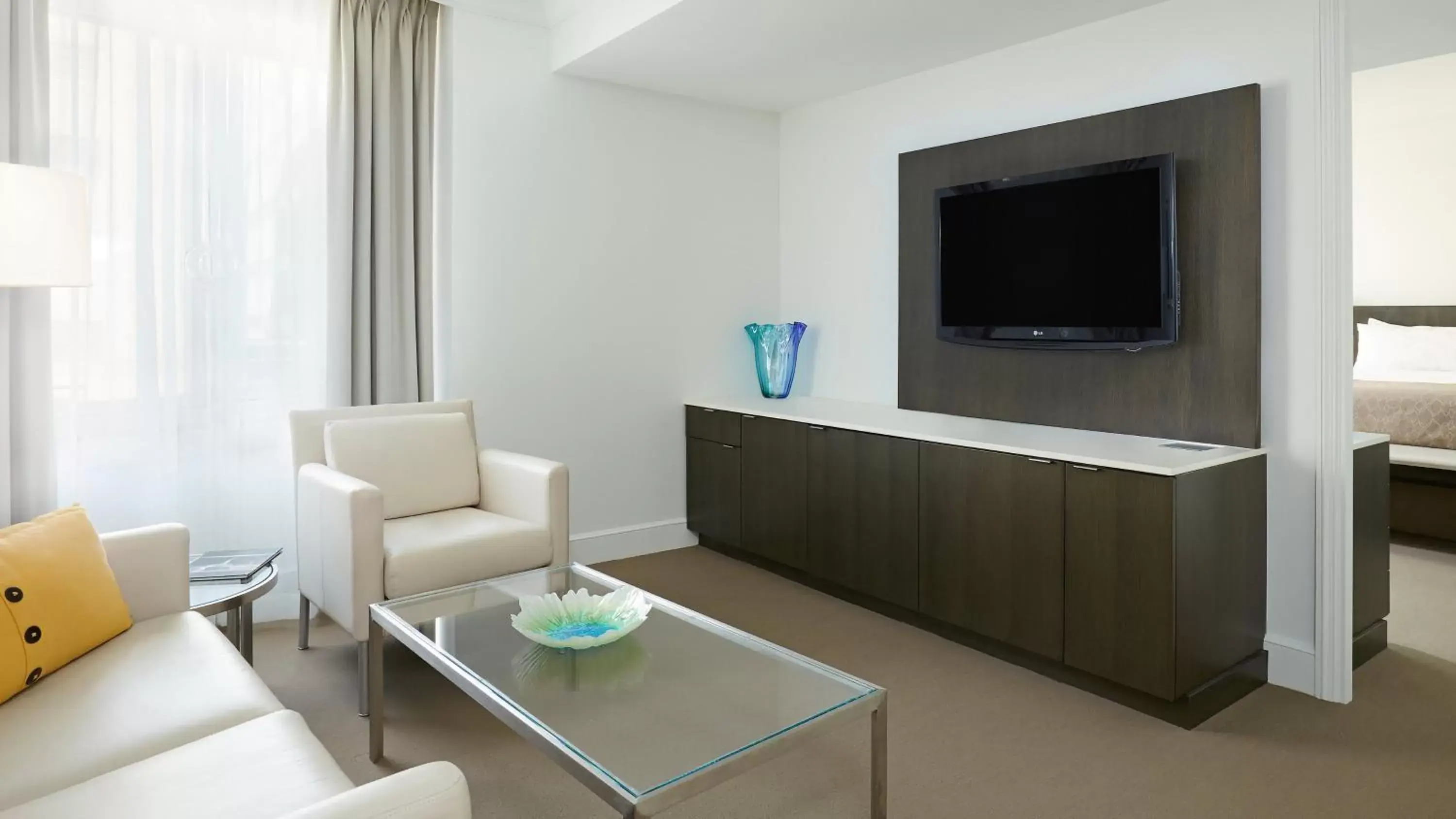 Photo of the whole room, TV/Entertainment Center in InterContinental Cleveland, an IHG Hotel