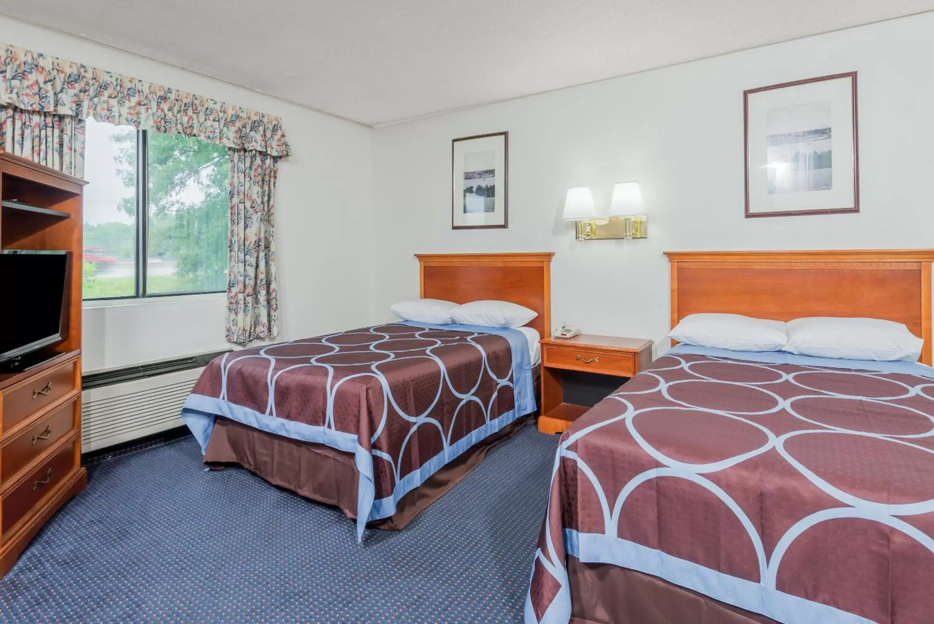 Deluxe Double Room with Two Double Beds - Non-Smoking in Super 8 by Wyndham Hartford