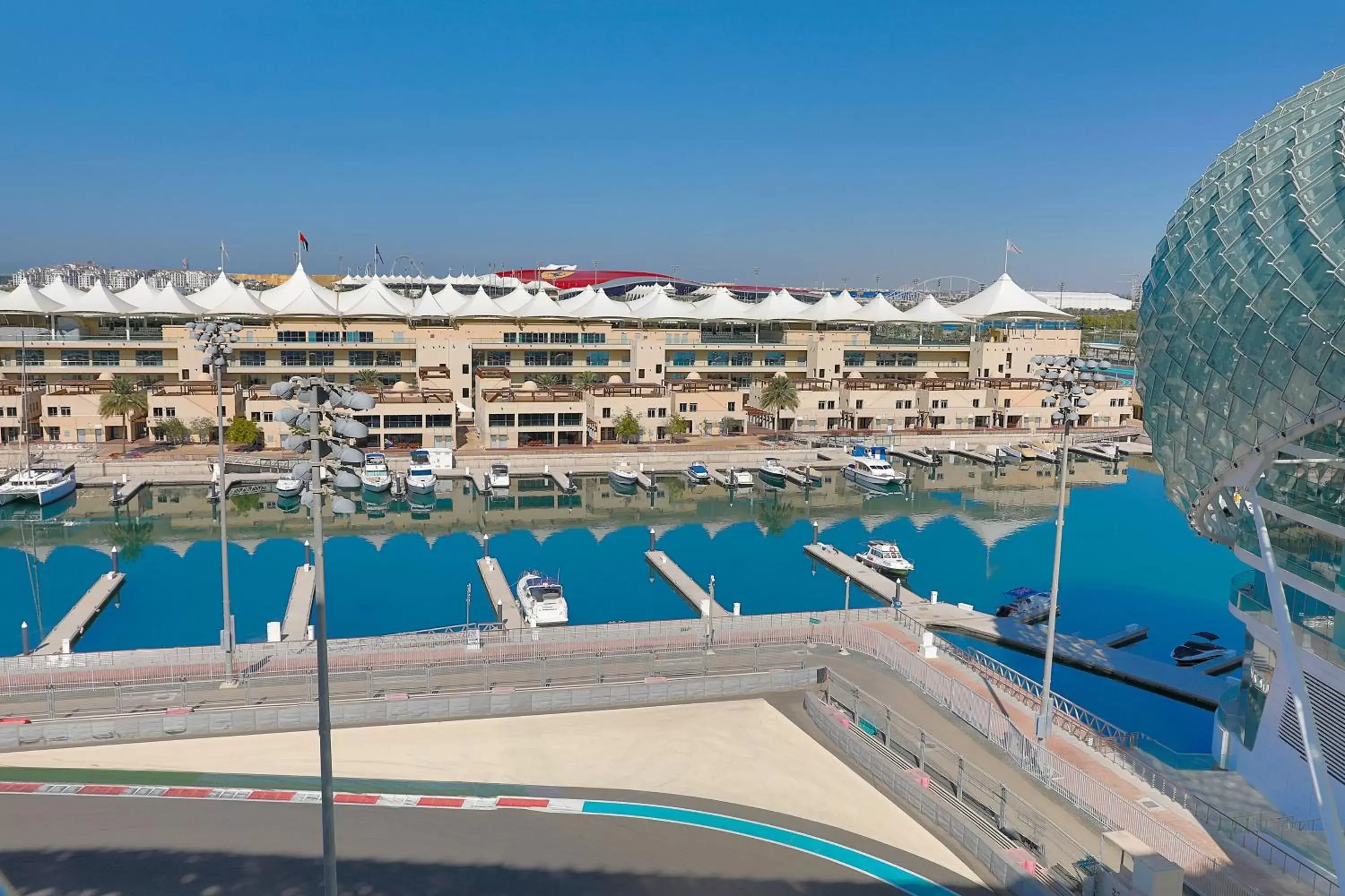 Photo of the whole room, Swimming Pool in W Abu Dhabi - Yas Island