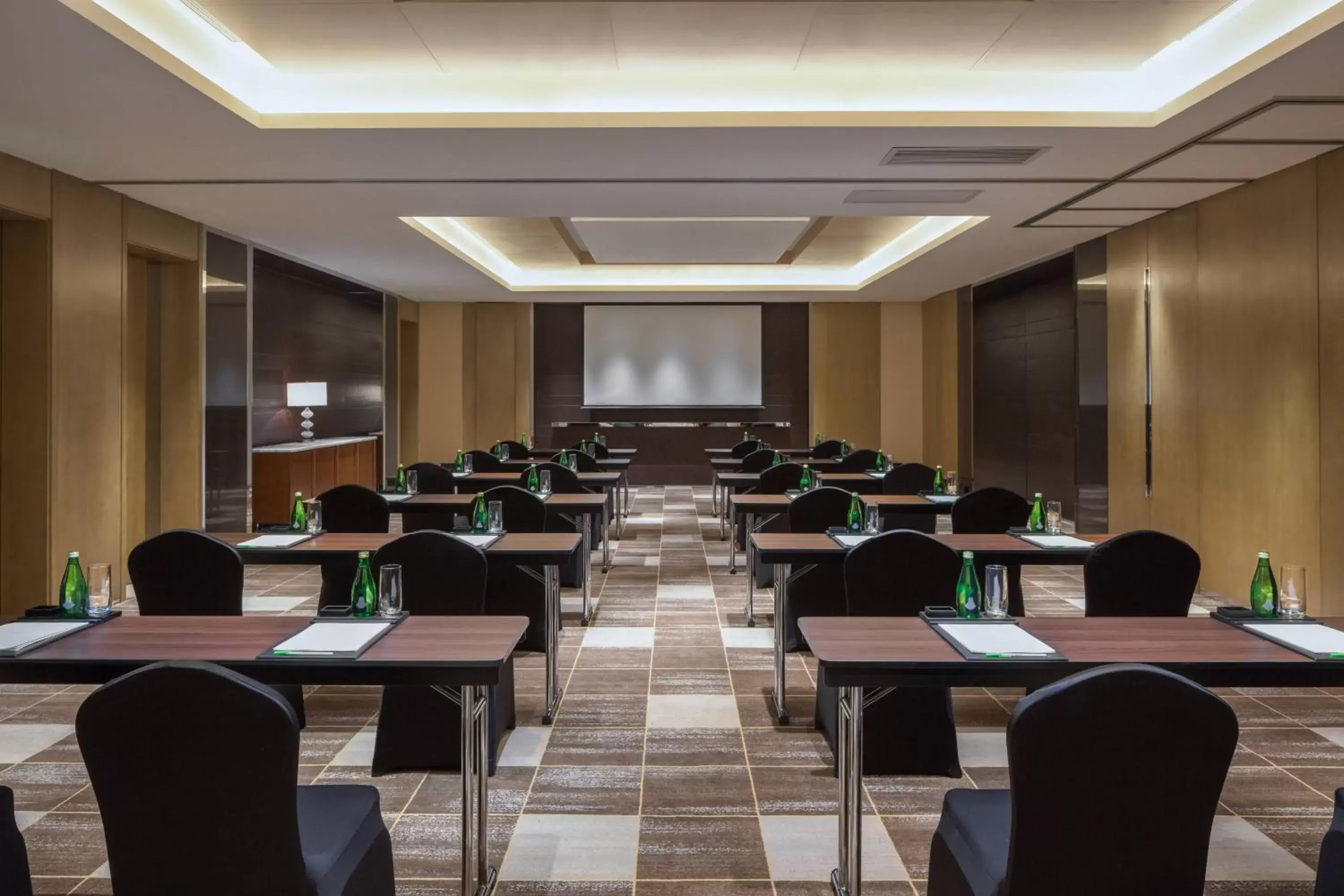 Meeting/conference room in Courtyard by Marriott Shanghai Changfeng Park