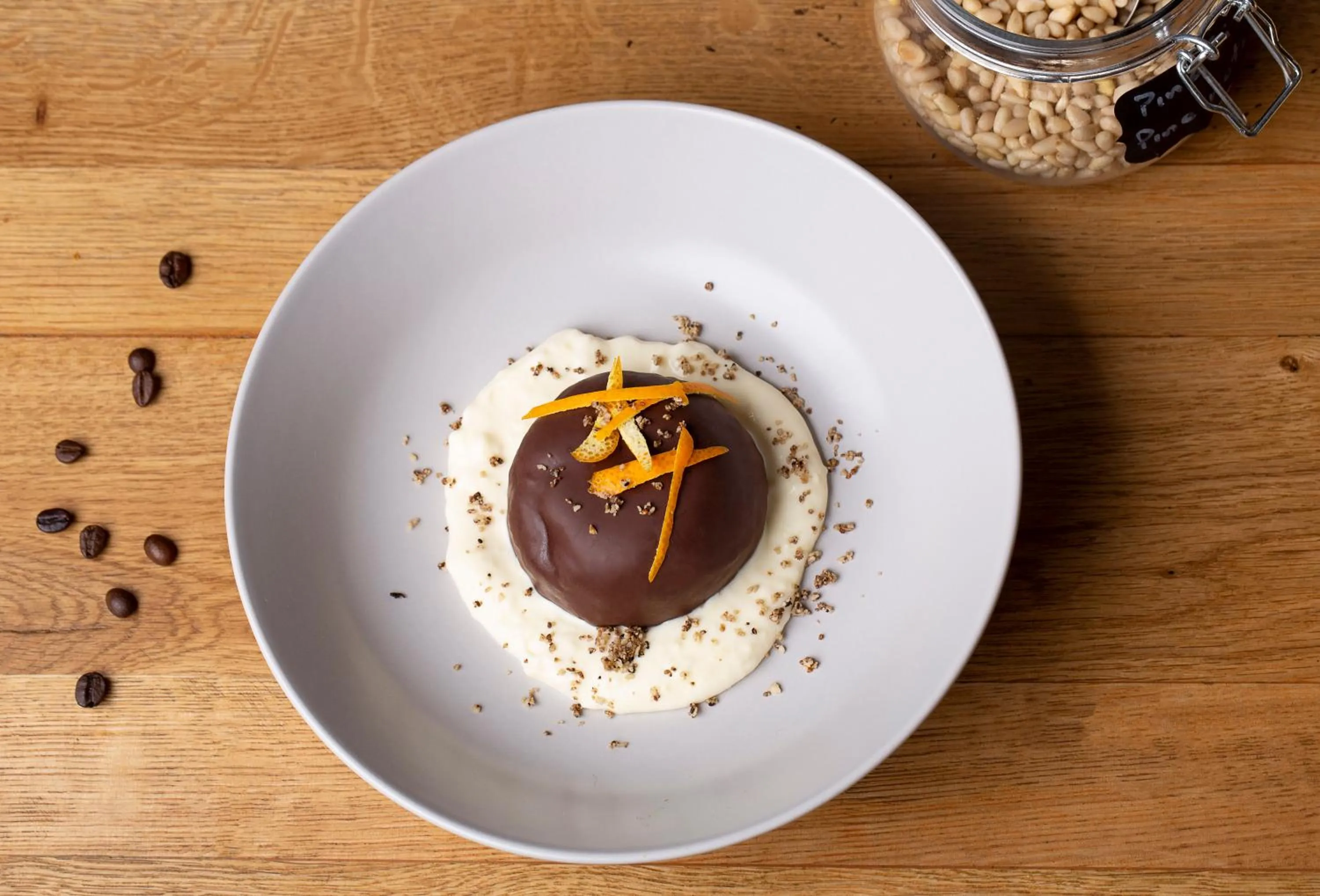 Restaurant/places to eat in Hotel Iris