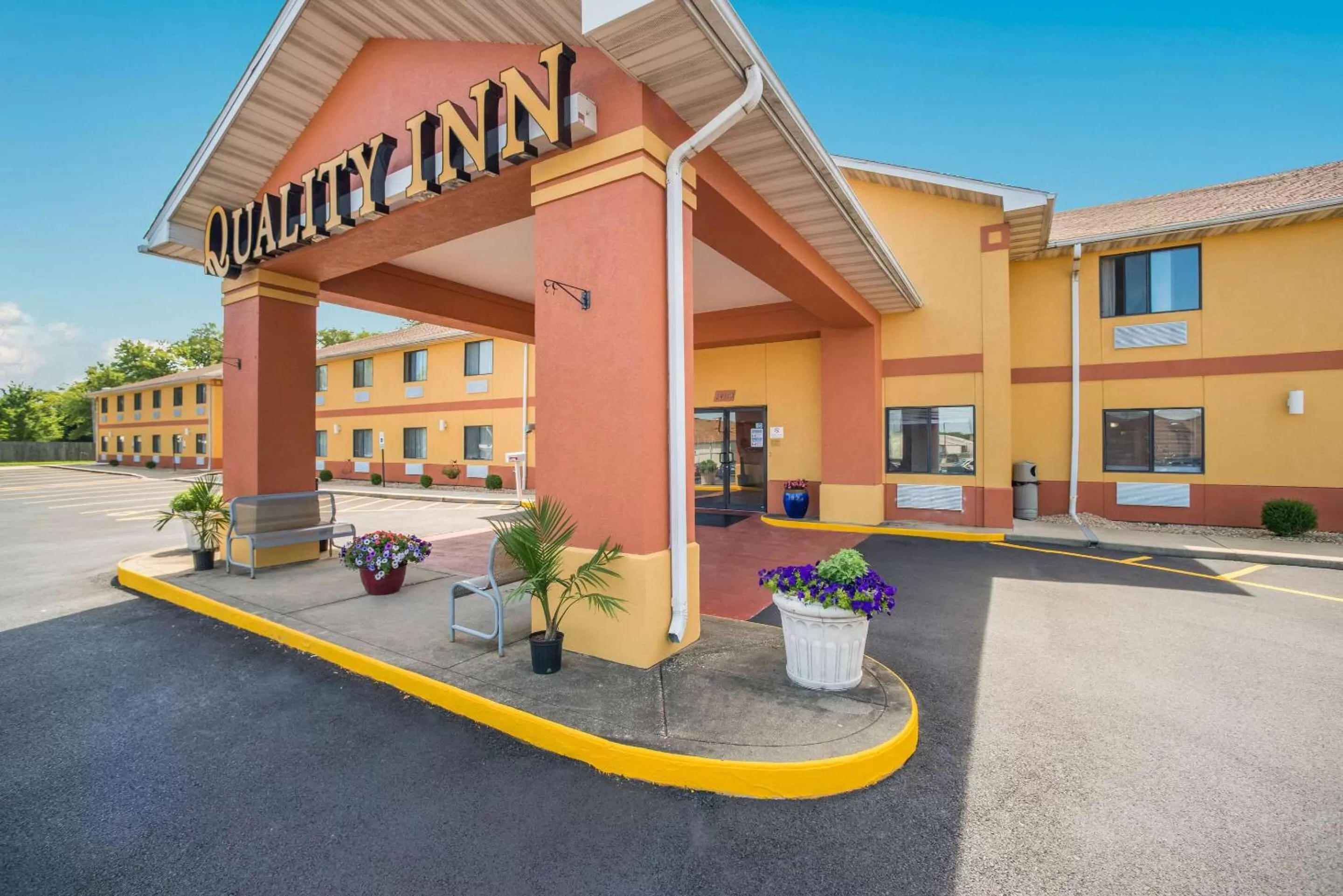 Property building in Quality Inn O'Fallon IL - St Louis