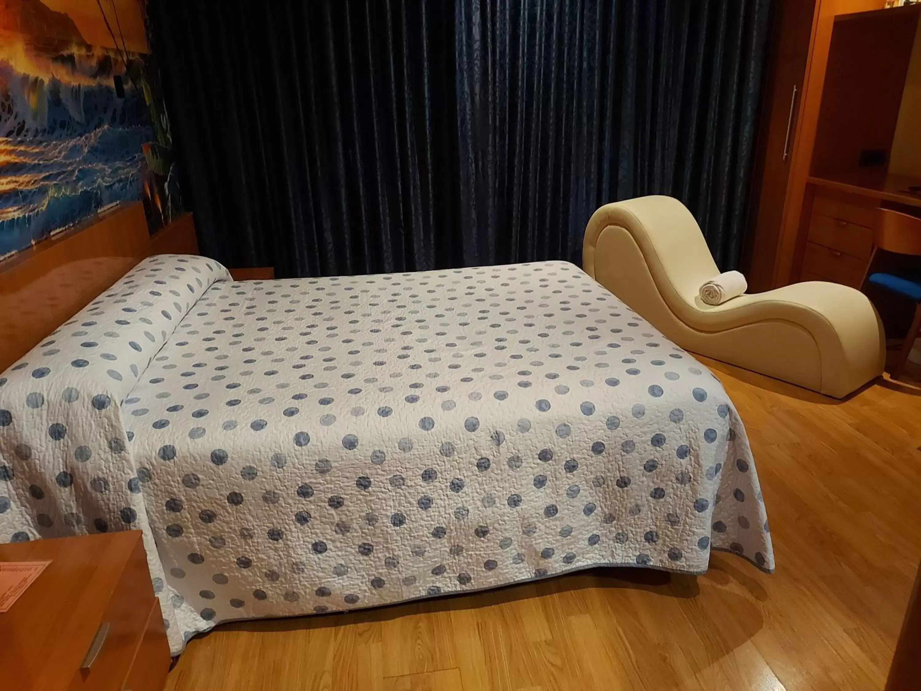 Bedroom, Bed in Motel Acropolis