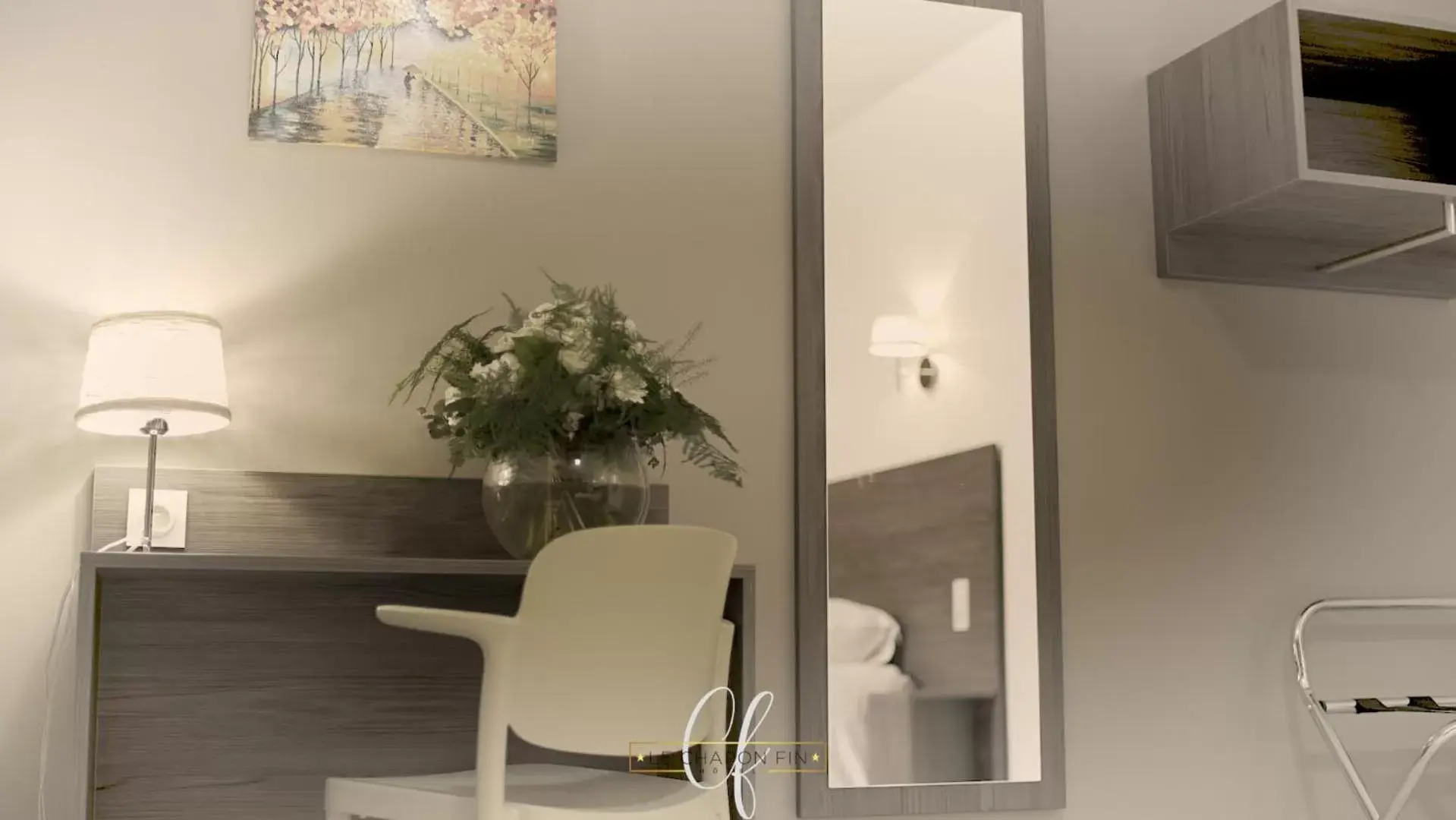 Seating area, Bathroom in HÔTEL LE CHAPON FIN