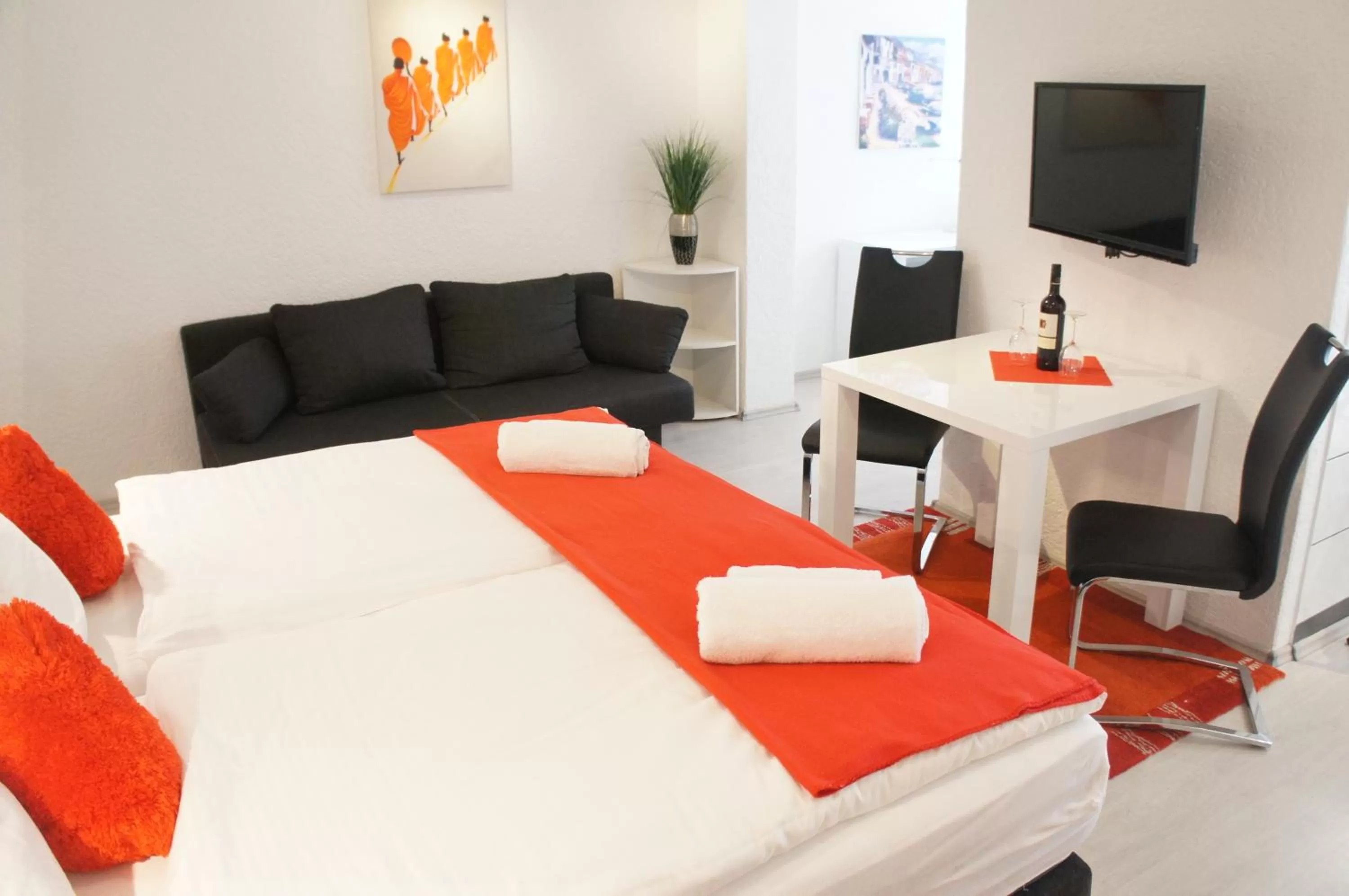 Photo of the whole room, Bed in Hotel Berlin