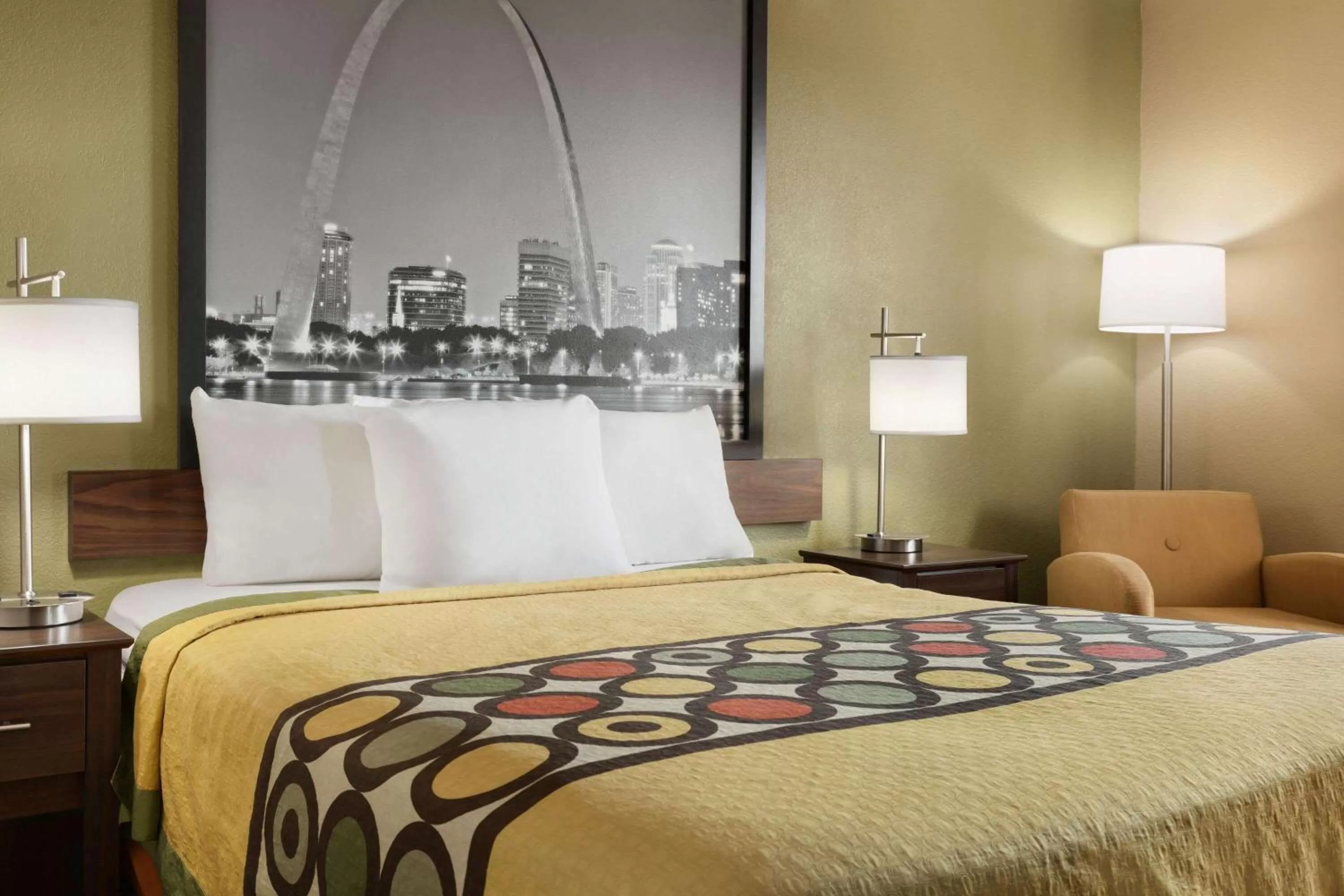 Photo of the whole room, Bed in Super 8 by Wyndham Sikeston/Miner Area