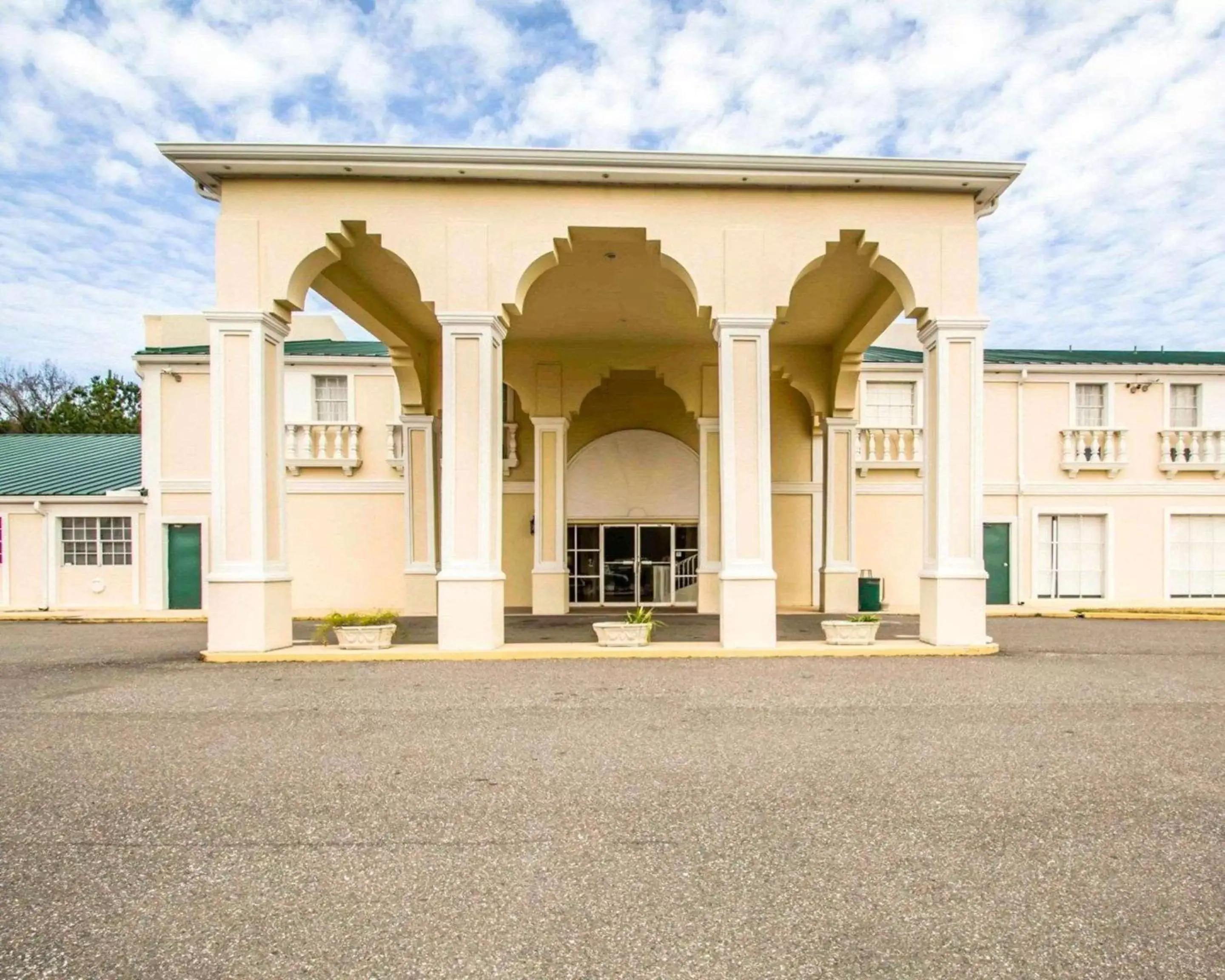 Property Building in Windsor inn of Jacksonville