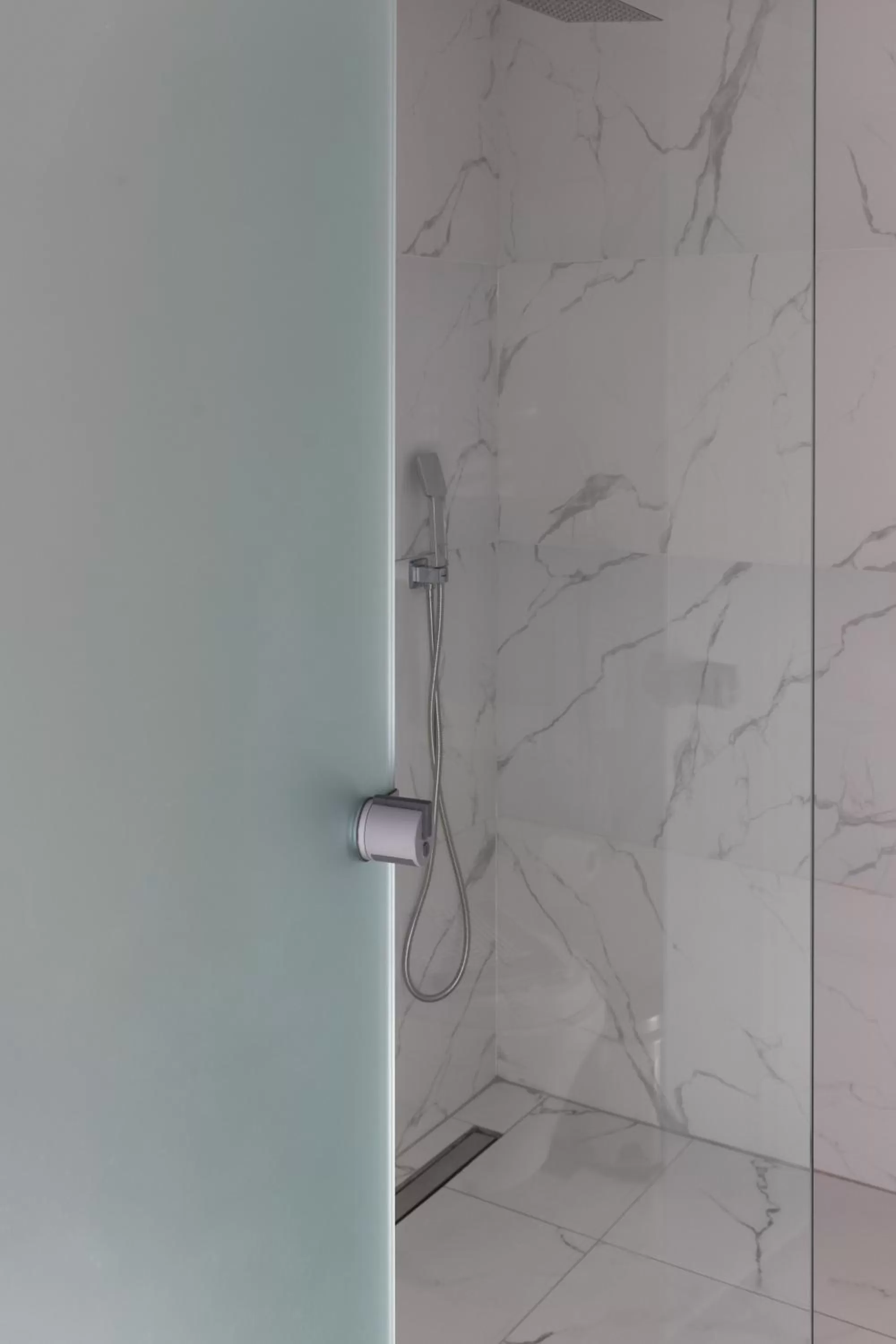 Shower in Agrelli Hotel & Suites