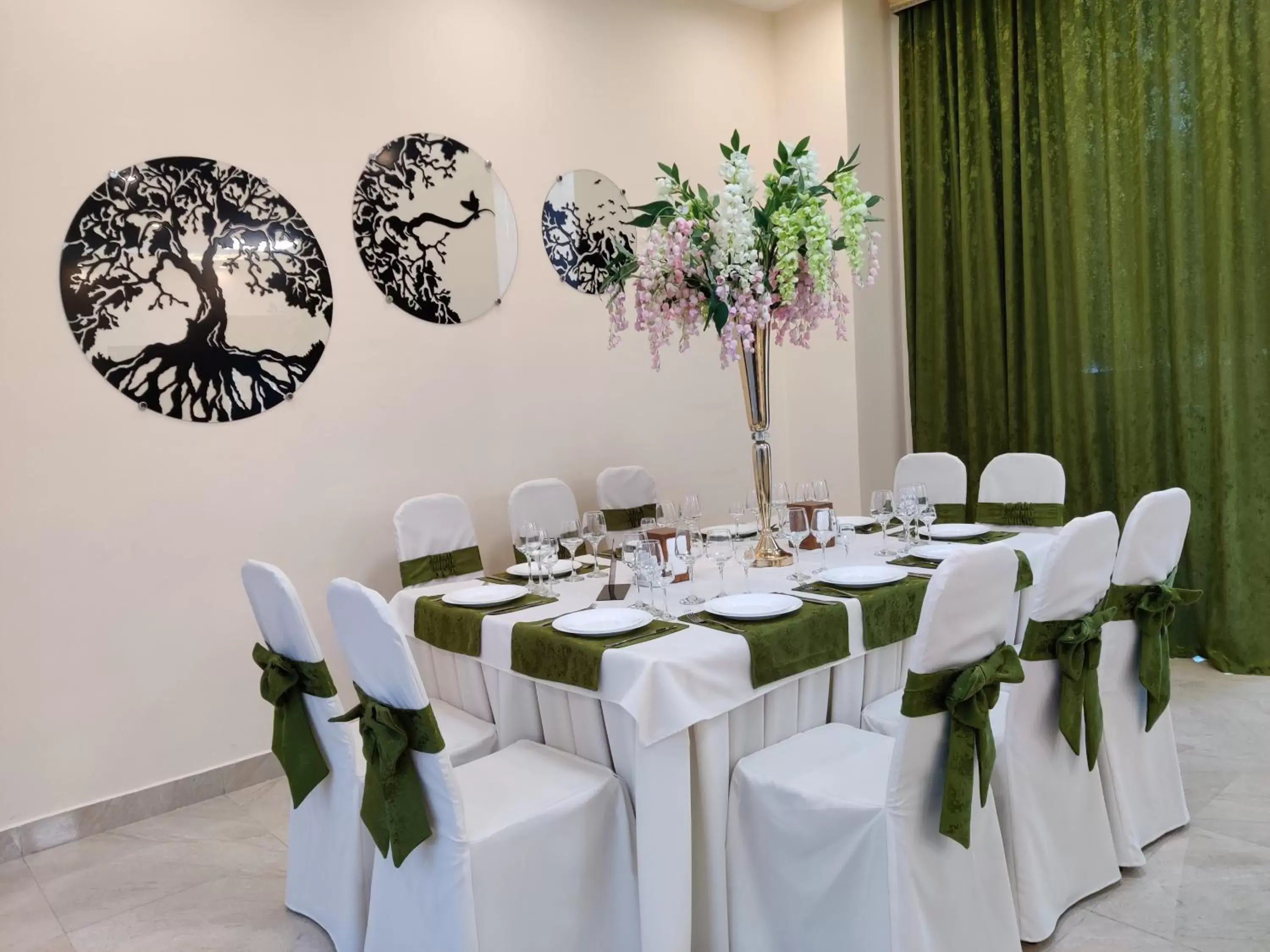 Restaurant/places to eat in Richmind Hotel Restaurant/places to eat in Richmind Hotel