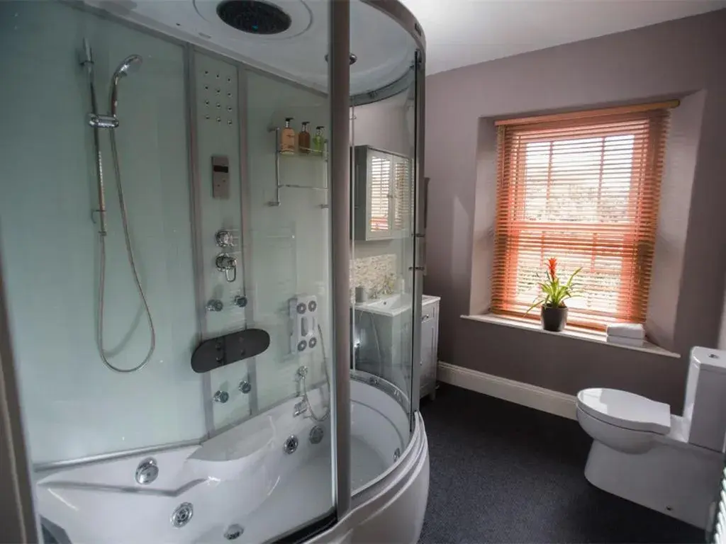 Bathroom in Withy Cottages