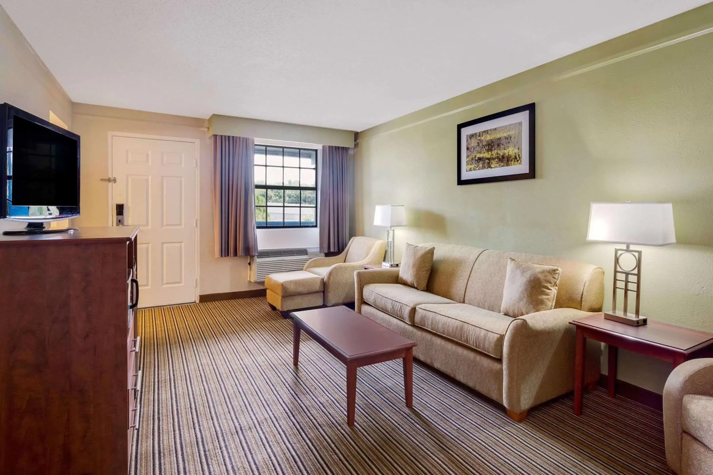 Photo of the whole room, Seating Area in Baymont by Wyndham Jacksonville Orange Park