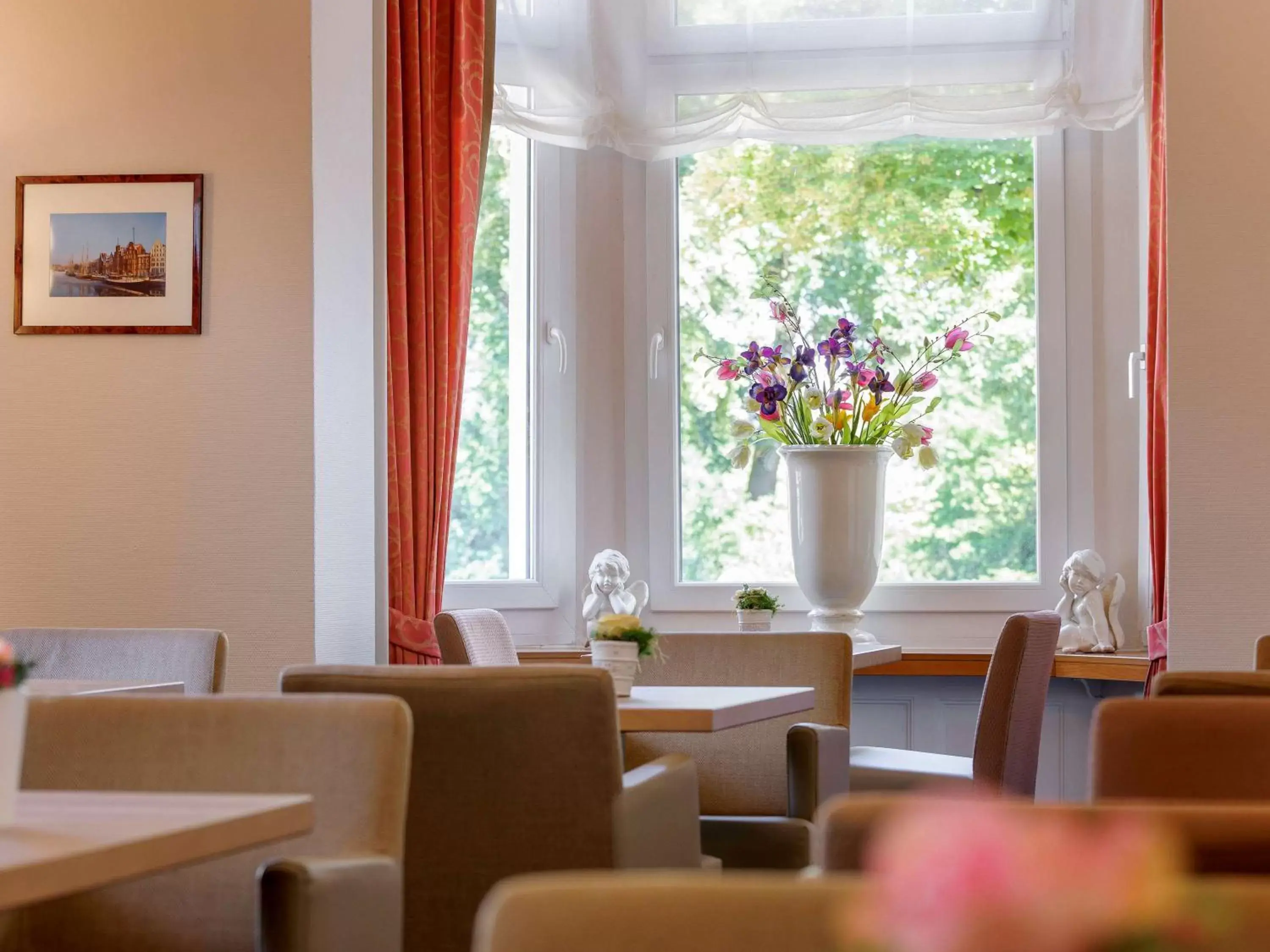 Property building, Restaurant/Places to Eat in Mercure Hotel Luebeck City Center