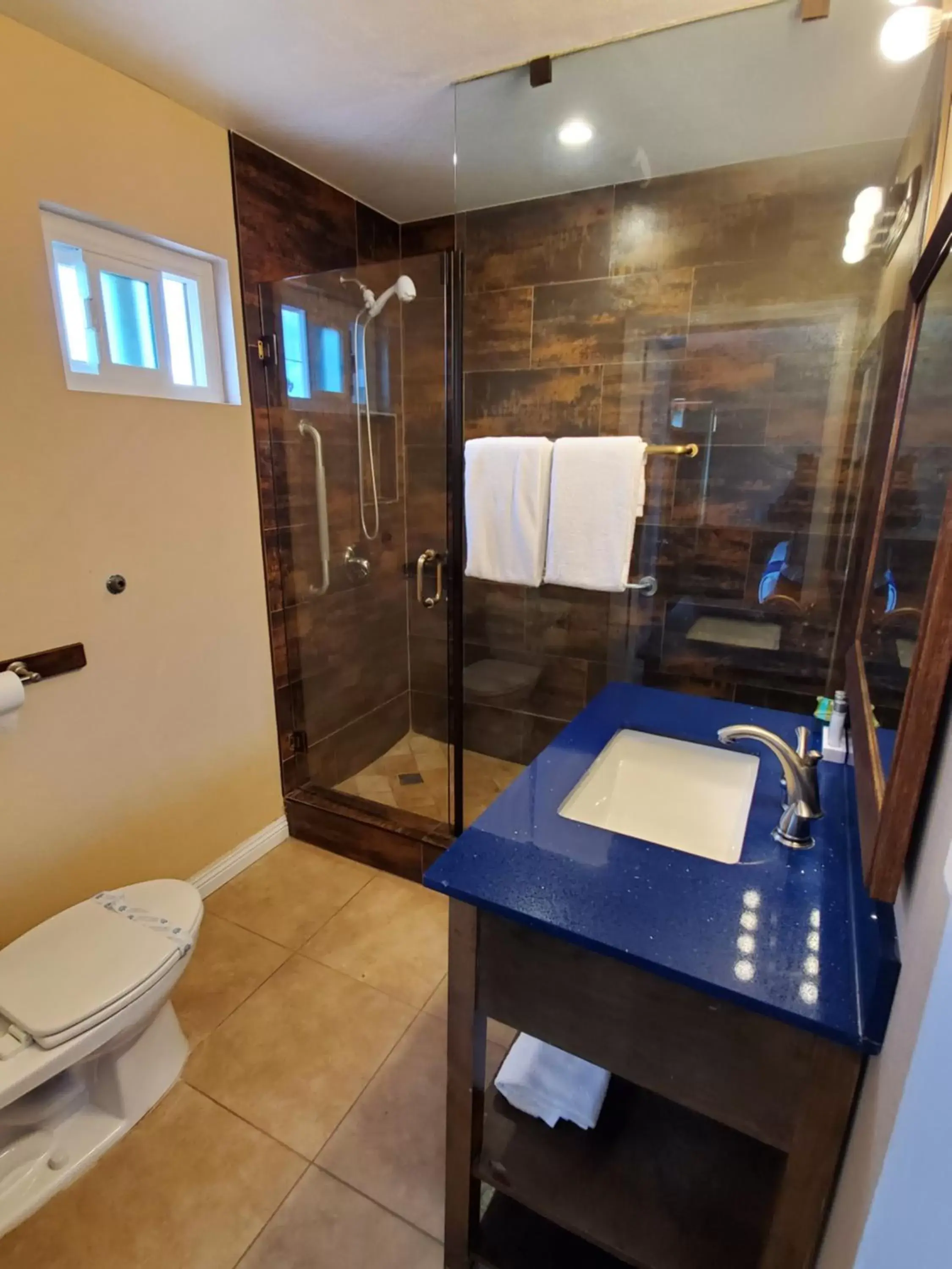 Bathroom in Colony Inn