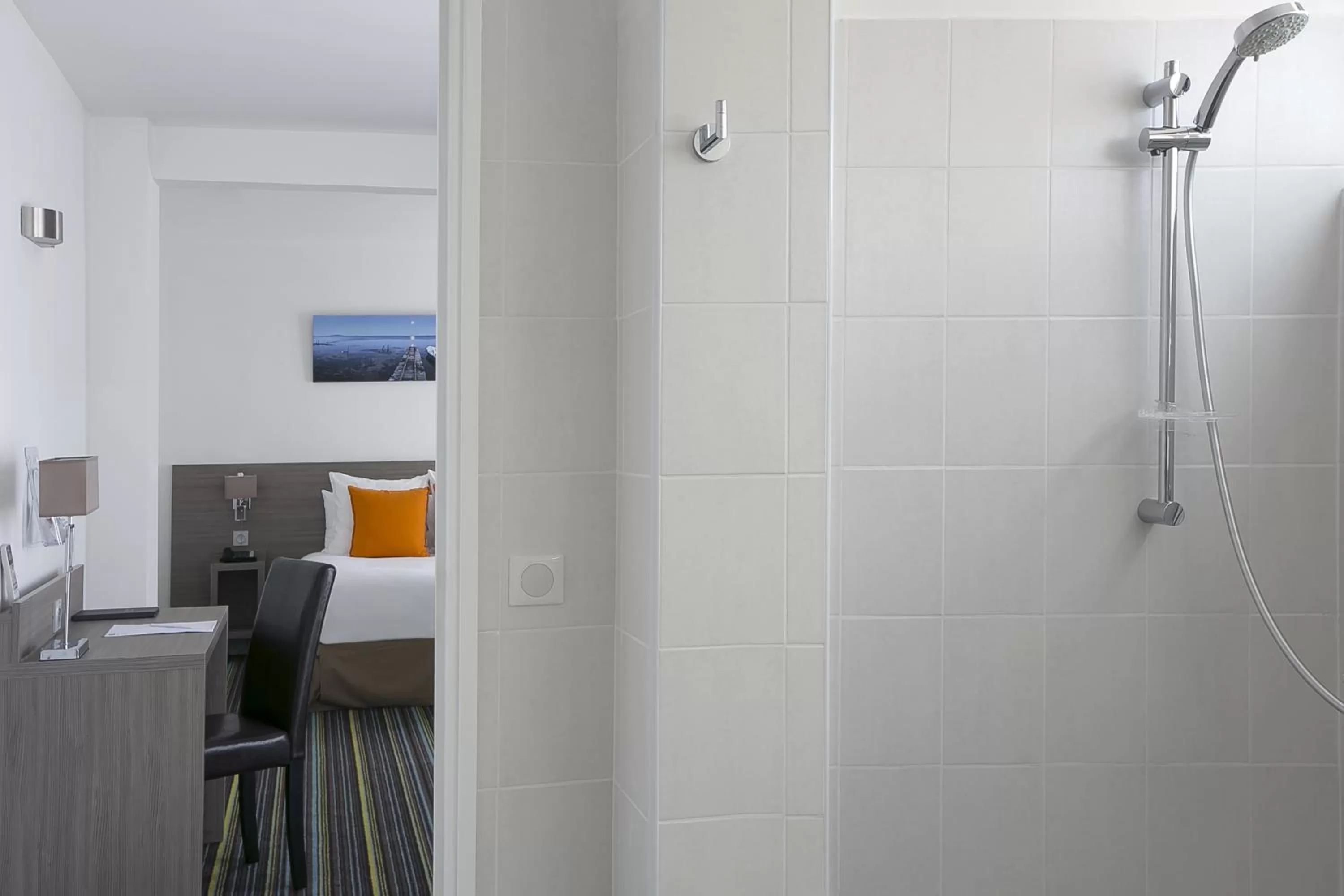 Shower in Best Western Hôtel des Thermes - Balaruc les Bains Sète